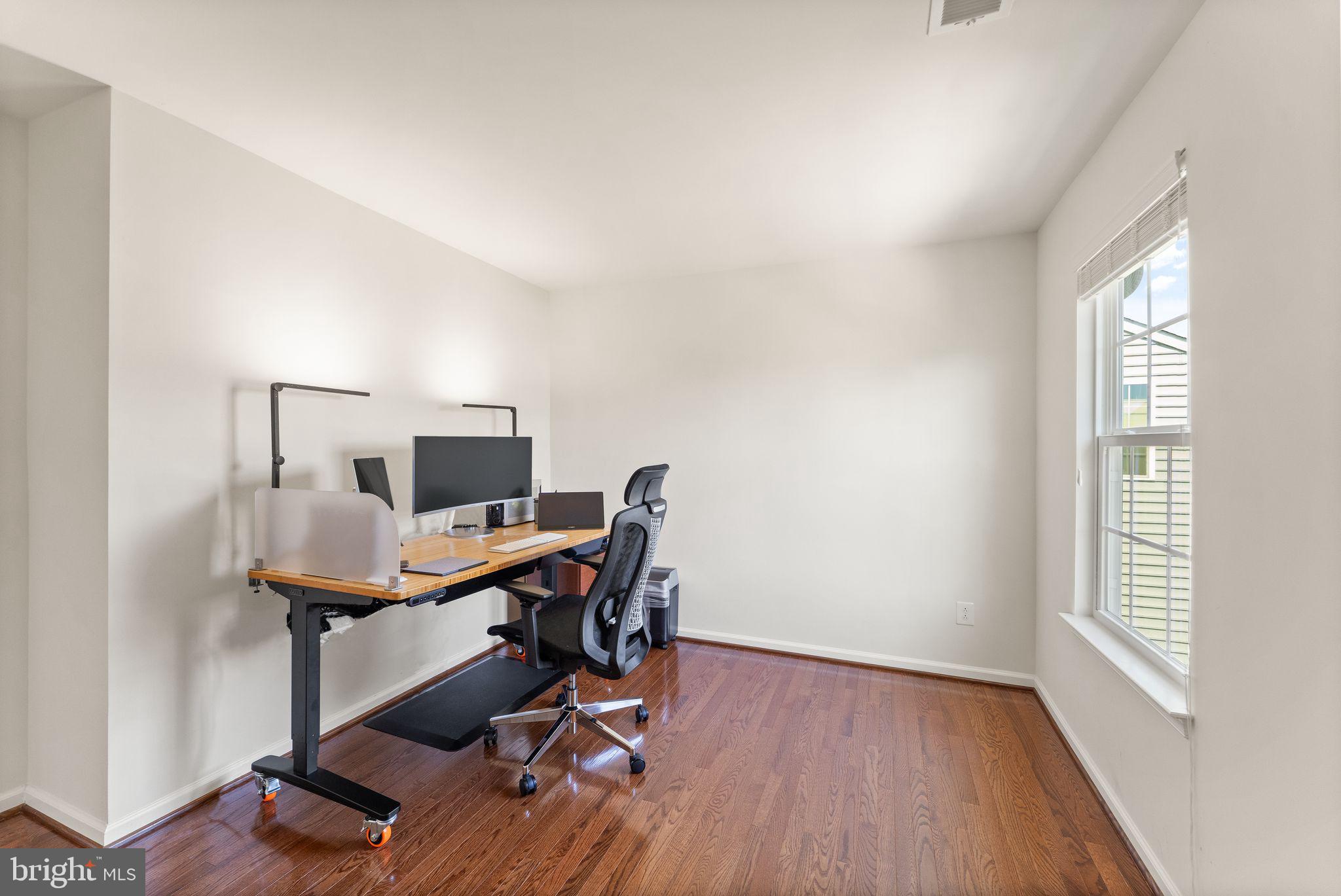 LOUDOUN CROSSING - Residential