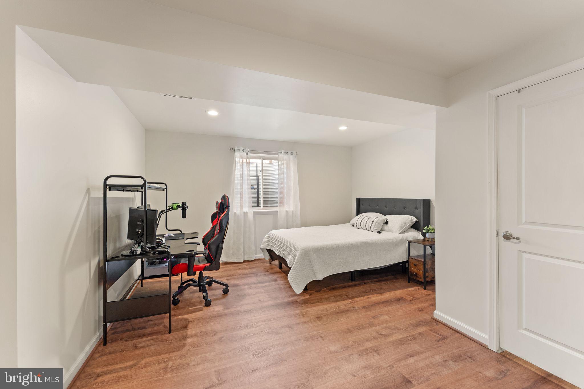 LOUDOUN CROSSING - Residential