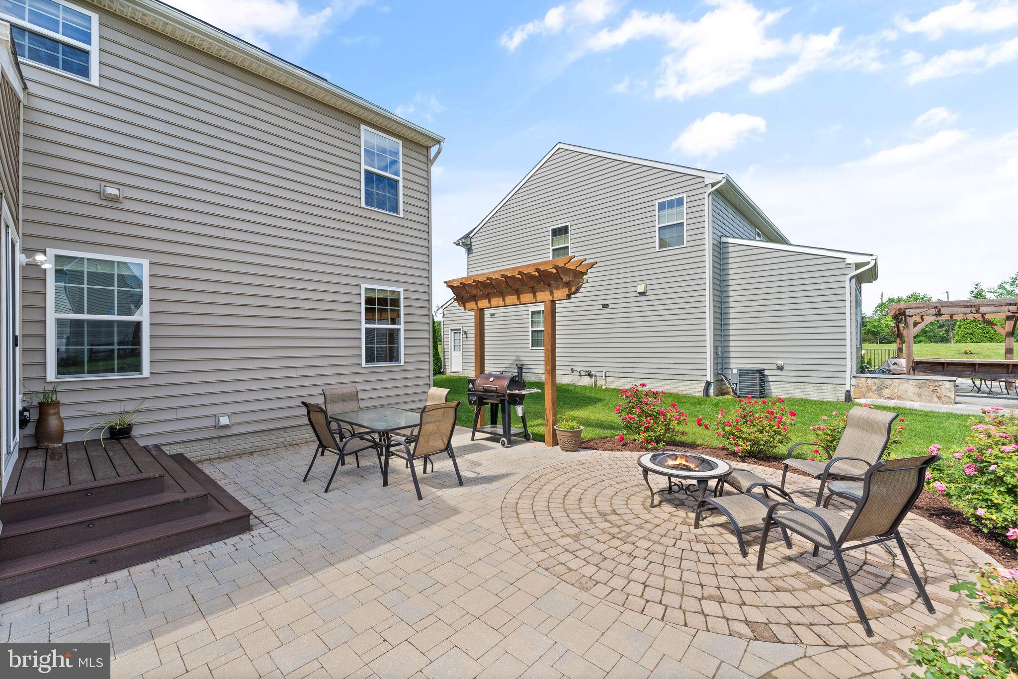 LOUDOUN CROSSING - Residential