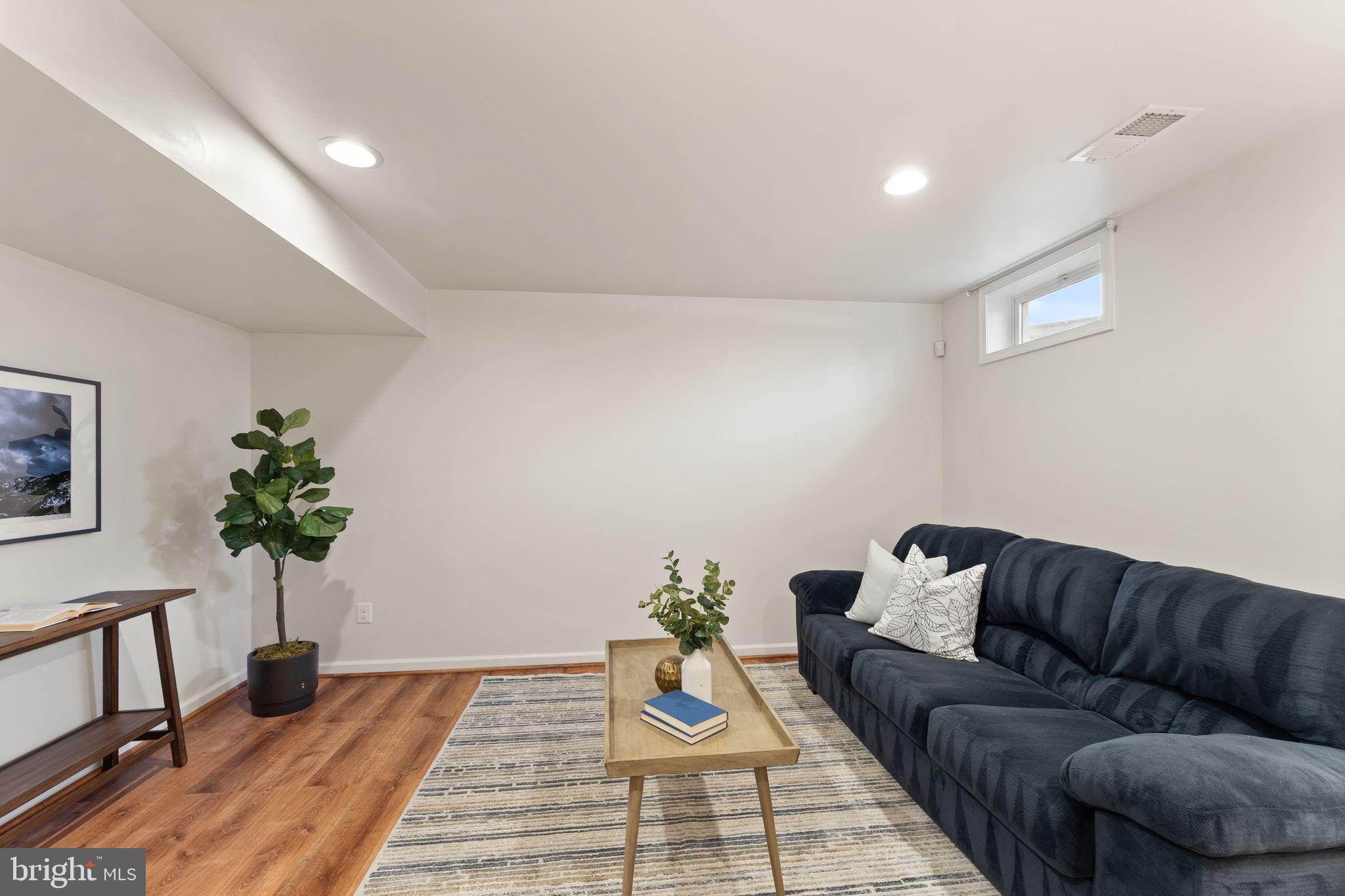 LOUDOUN CROSSING - Residential