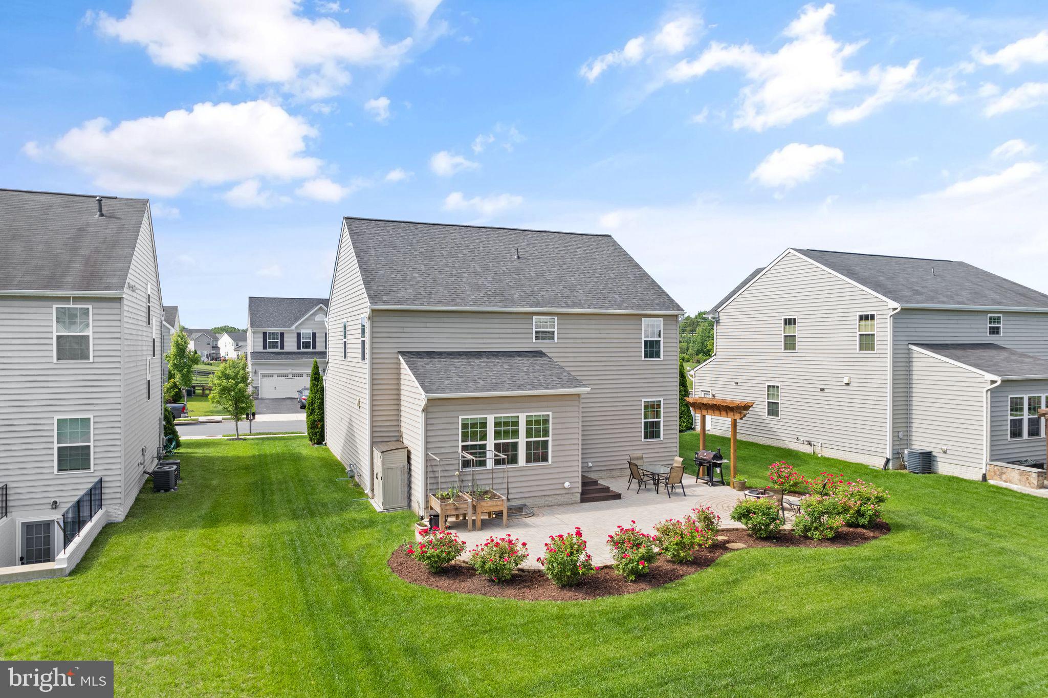 LOUDOUN CROSSING - Residential