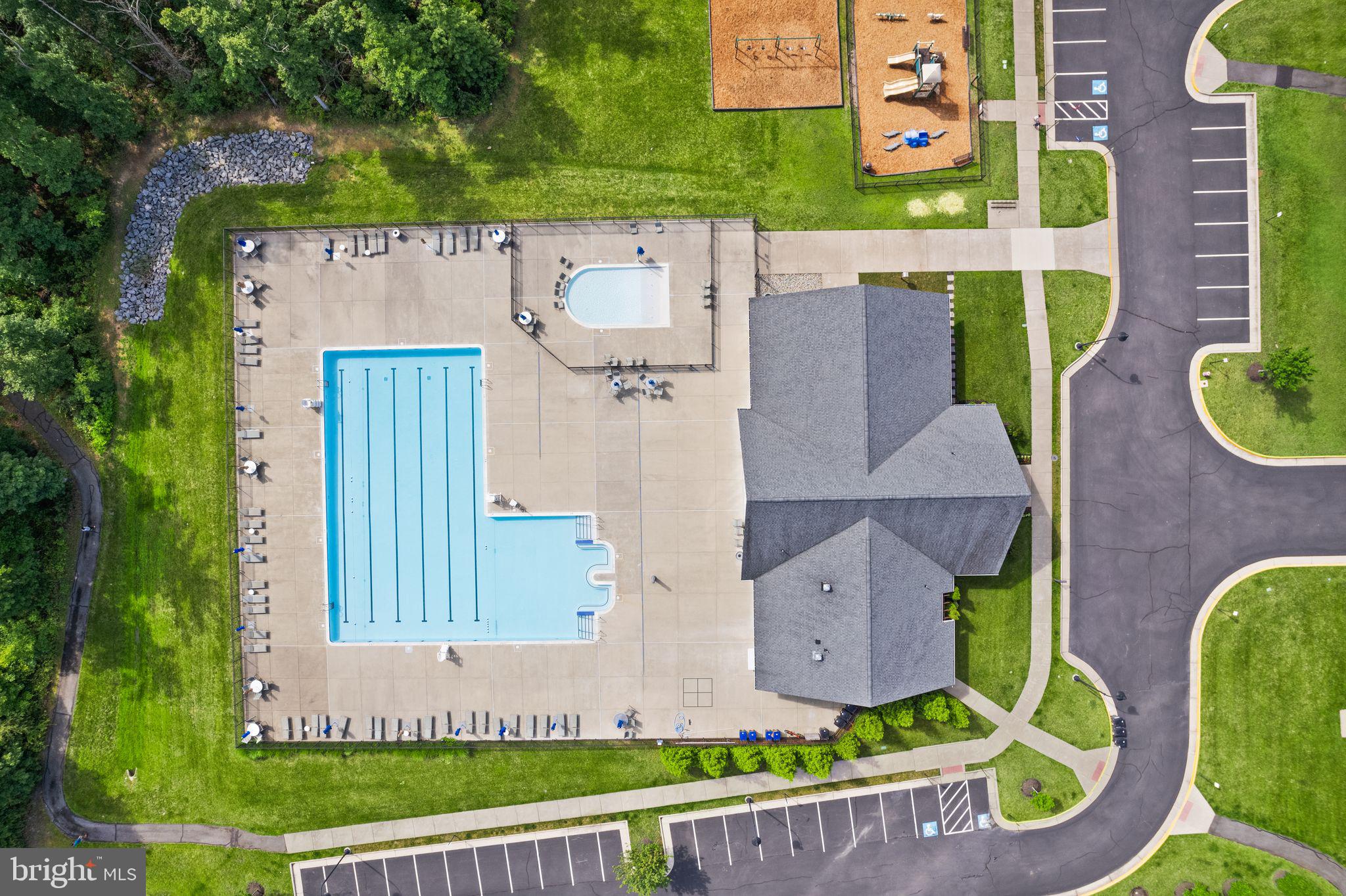 LOUDOUN CROSSING - Residential