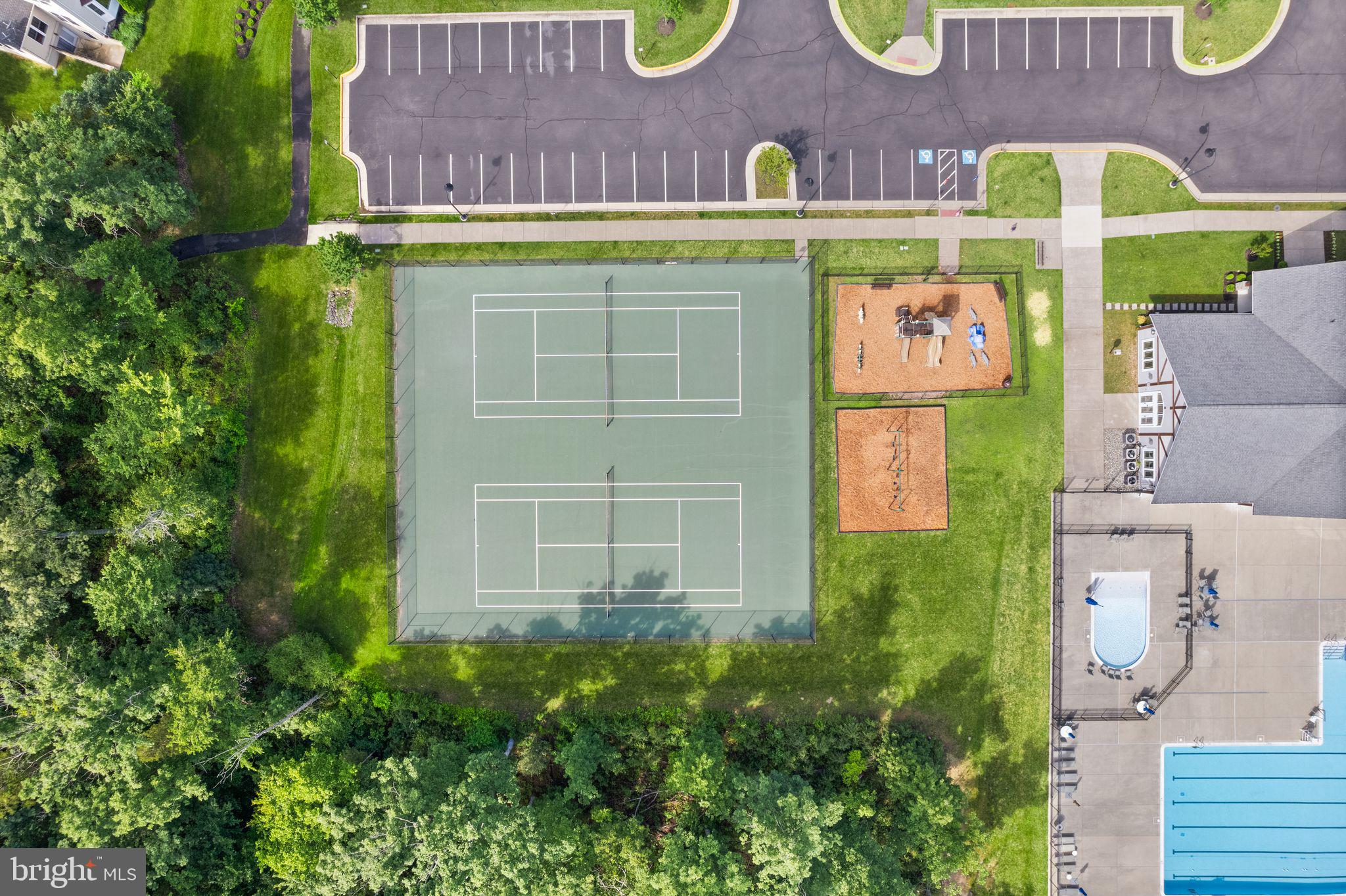 LOUDOUN CROSSING - Residential