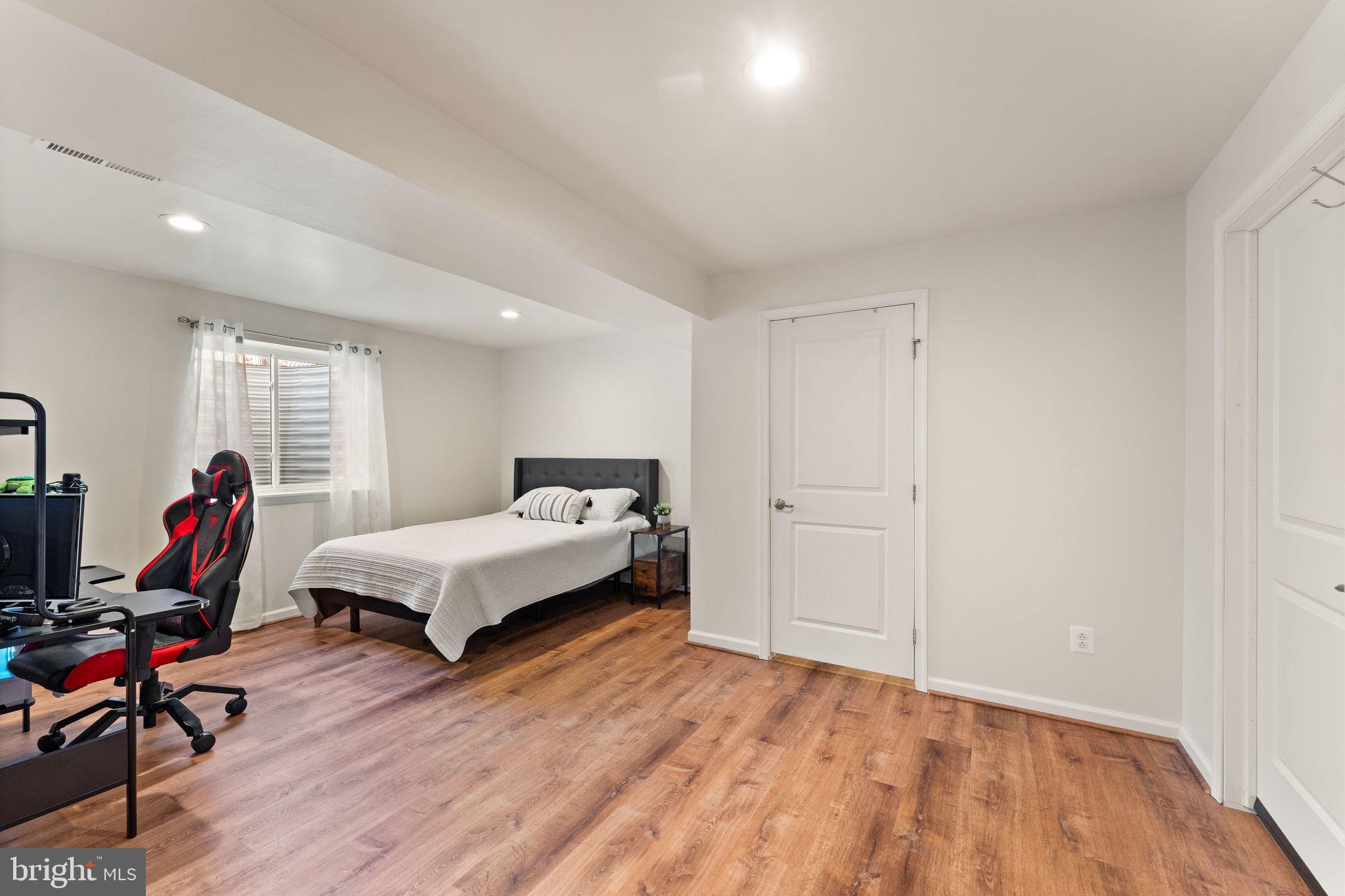 LOUDOUN CROSSING - Residential