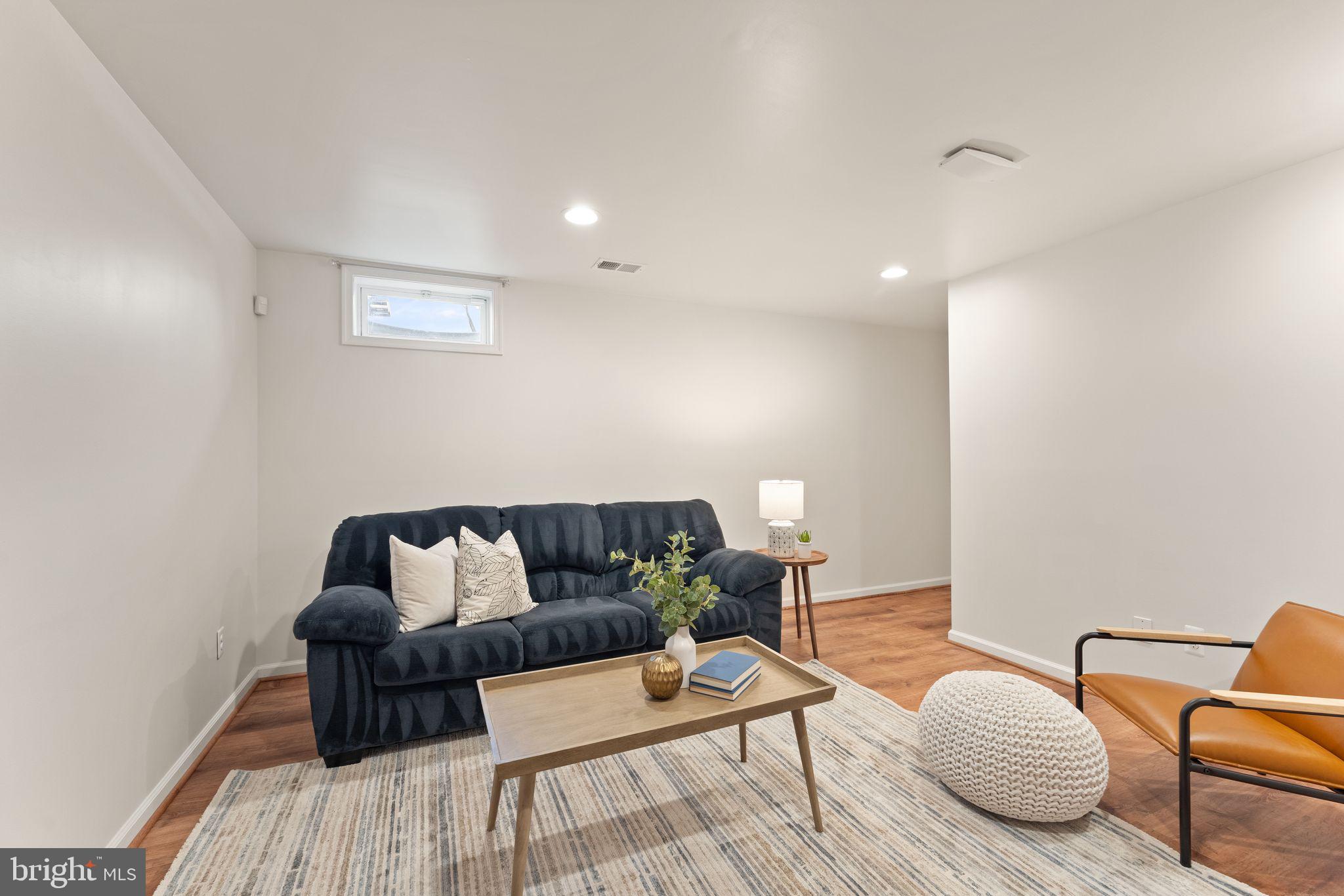 LOUDOUN CROSSING - Residential