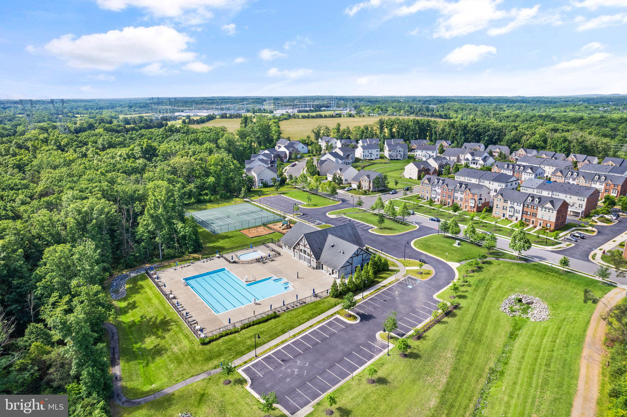 LOUDOUN CROSSING - Residential