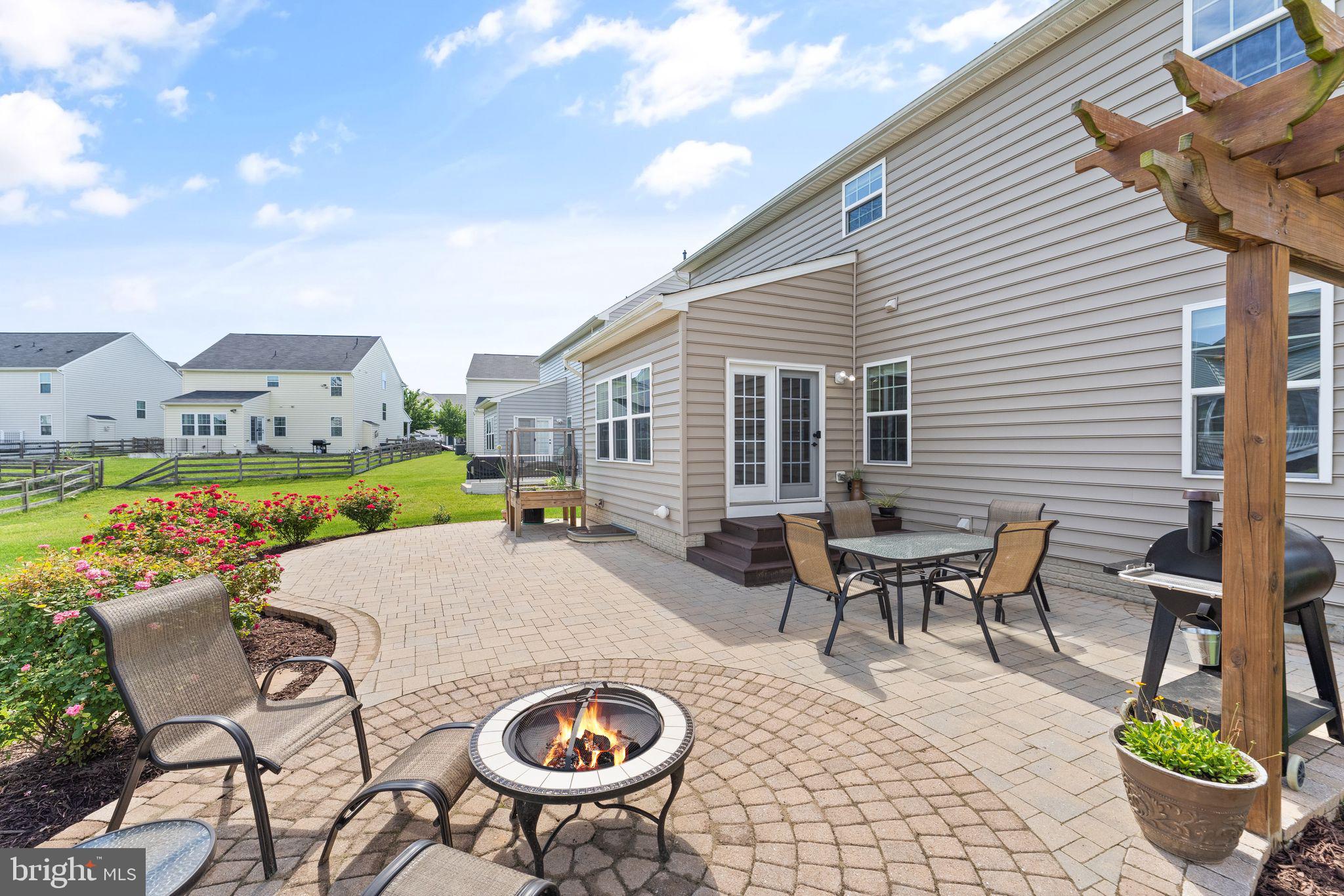 LOUDOUN CROSSING - Residential