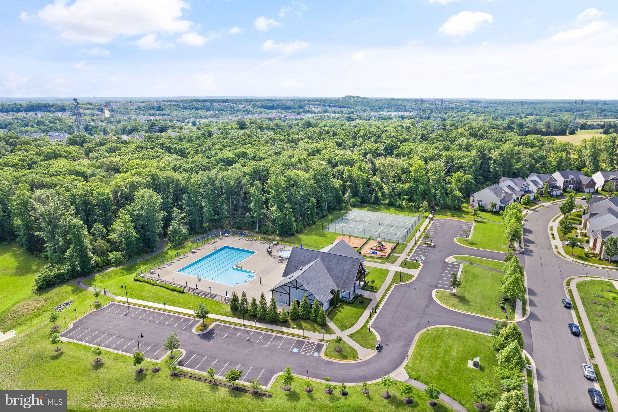 LOUDOUN CROSSING - Residential