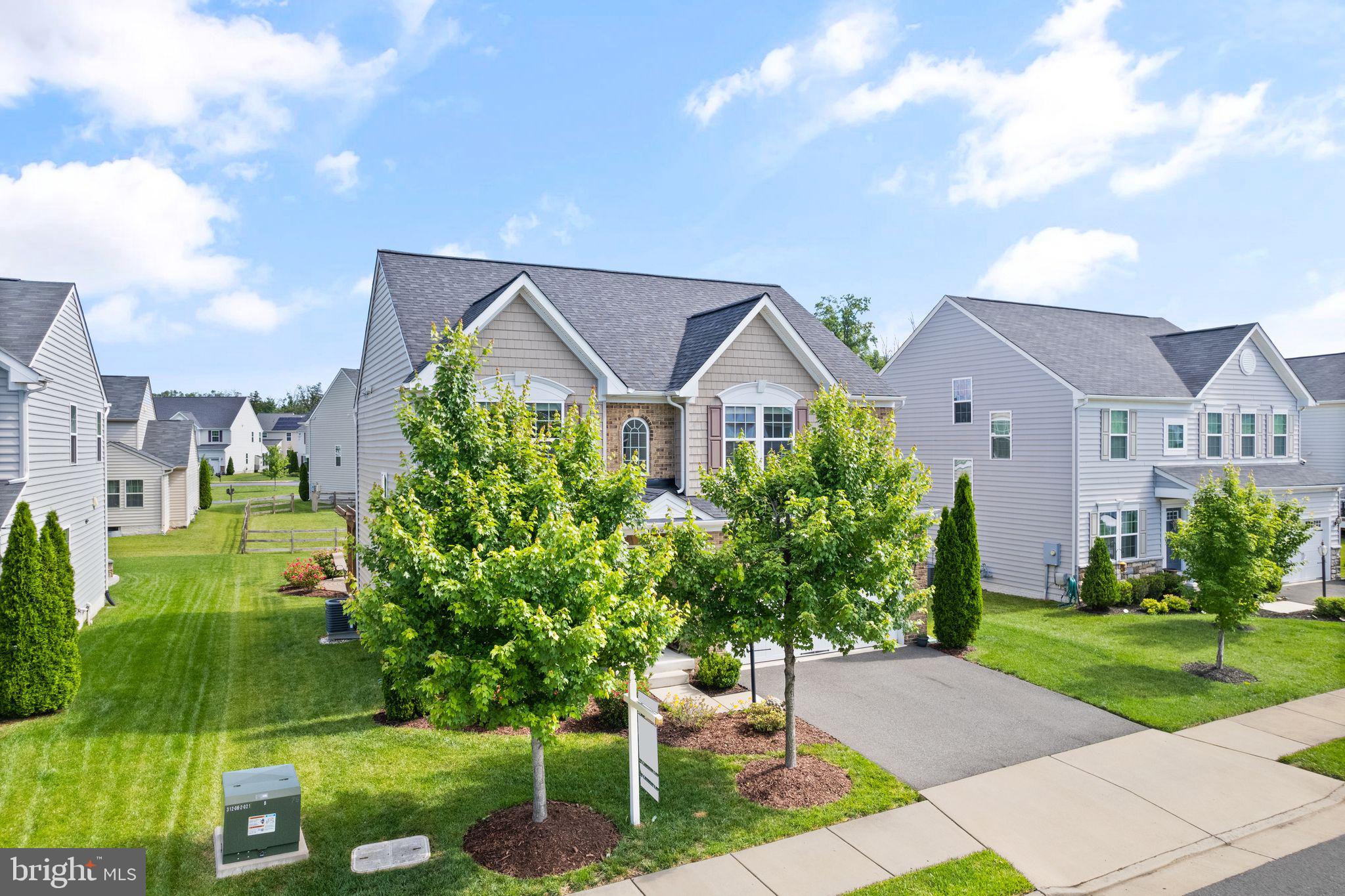 LOUDOUN CROSSING - Residential