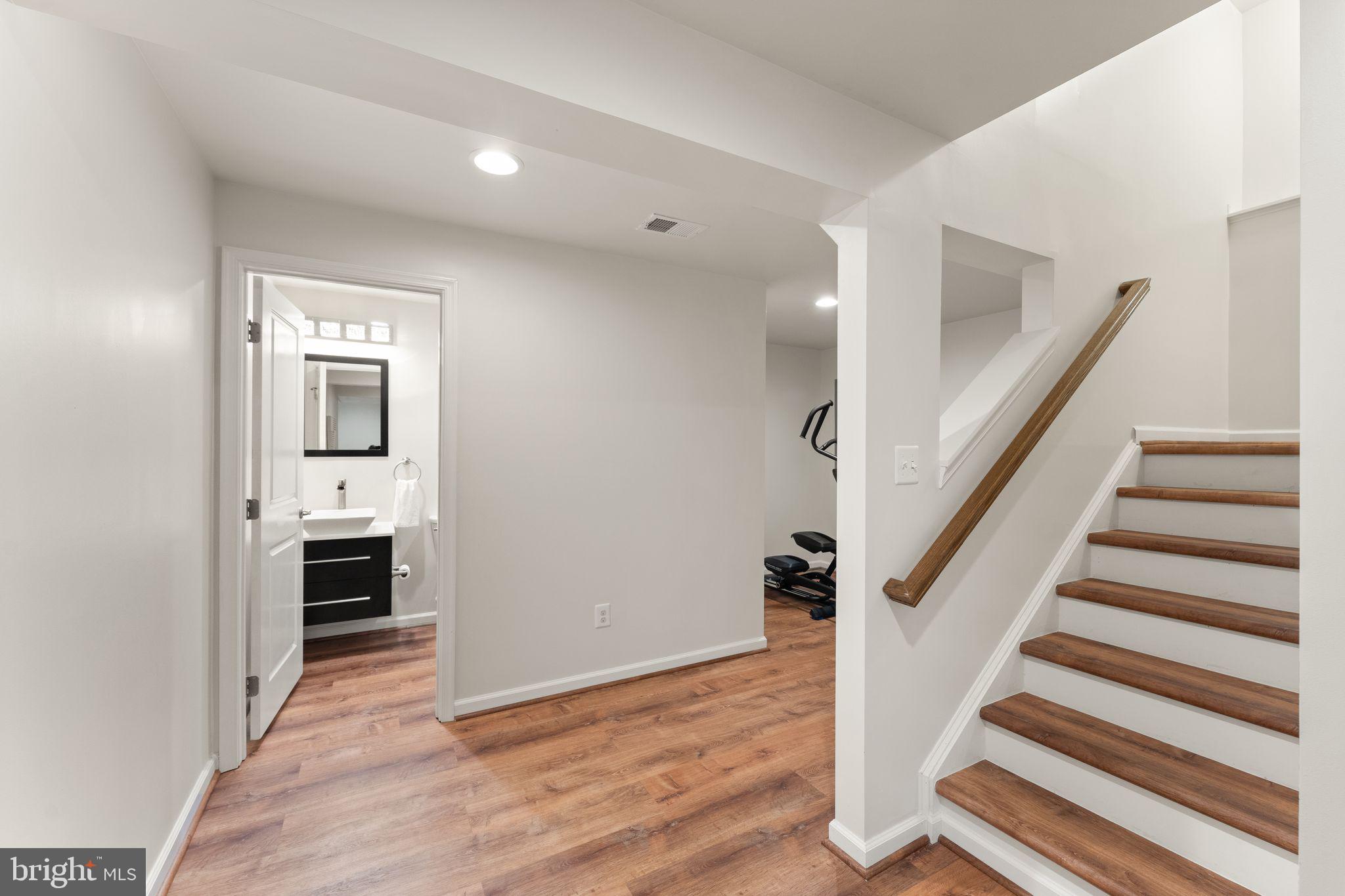 LOUDOUN CROSSING - Residential