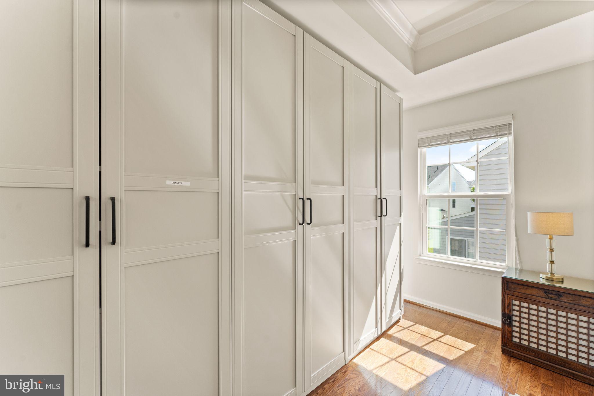 LOUDOUN CROSSING - Residential