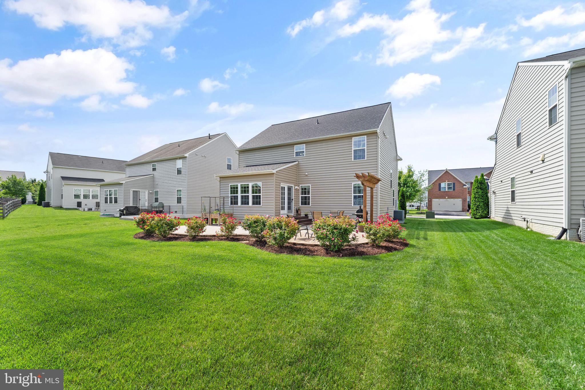LOUDOUN CROSSING - Residential