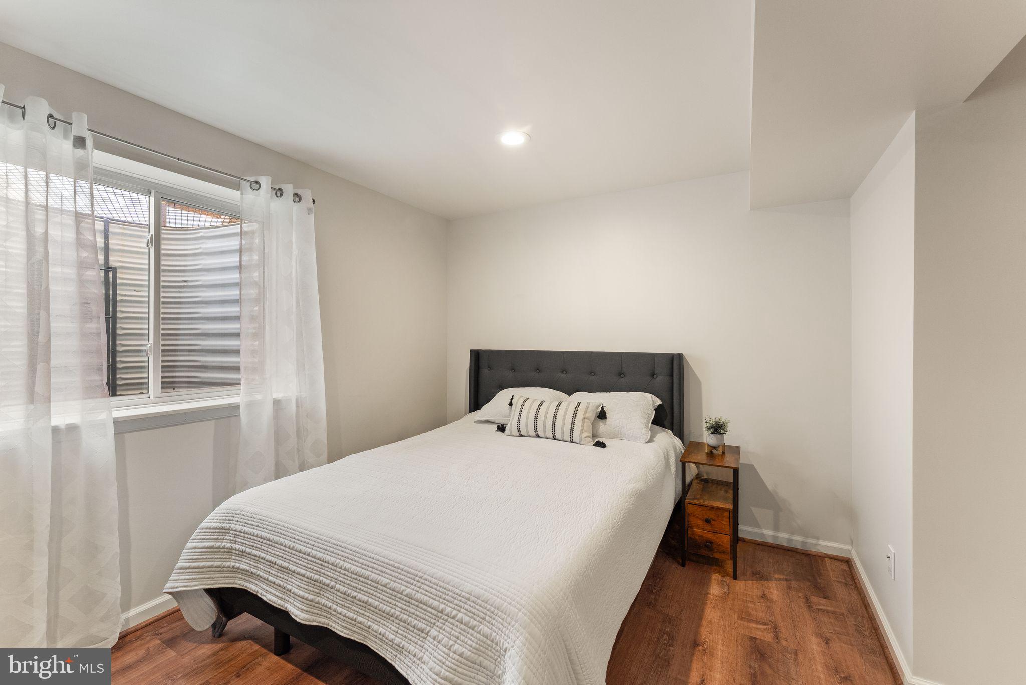 LOUDOUN CROSSING - Residential