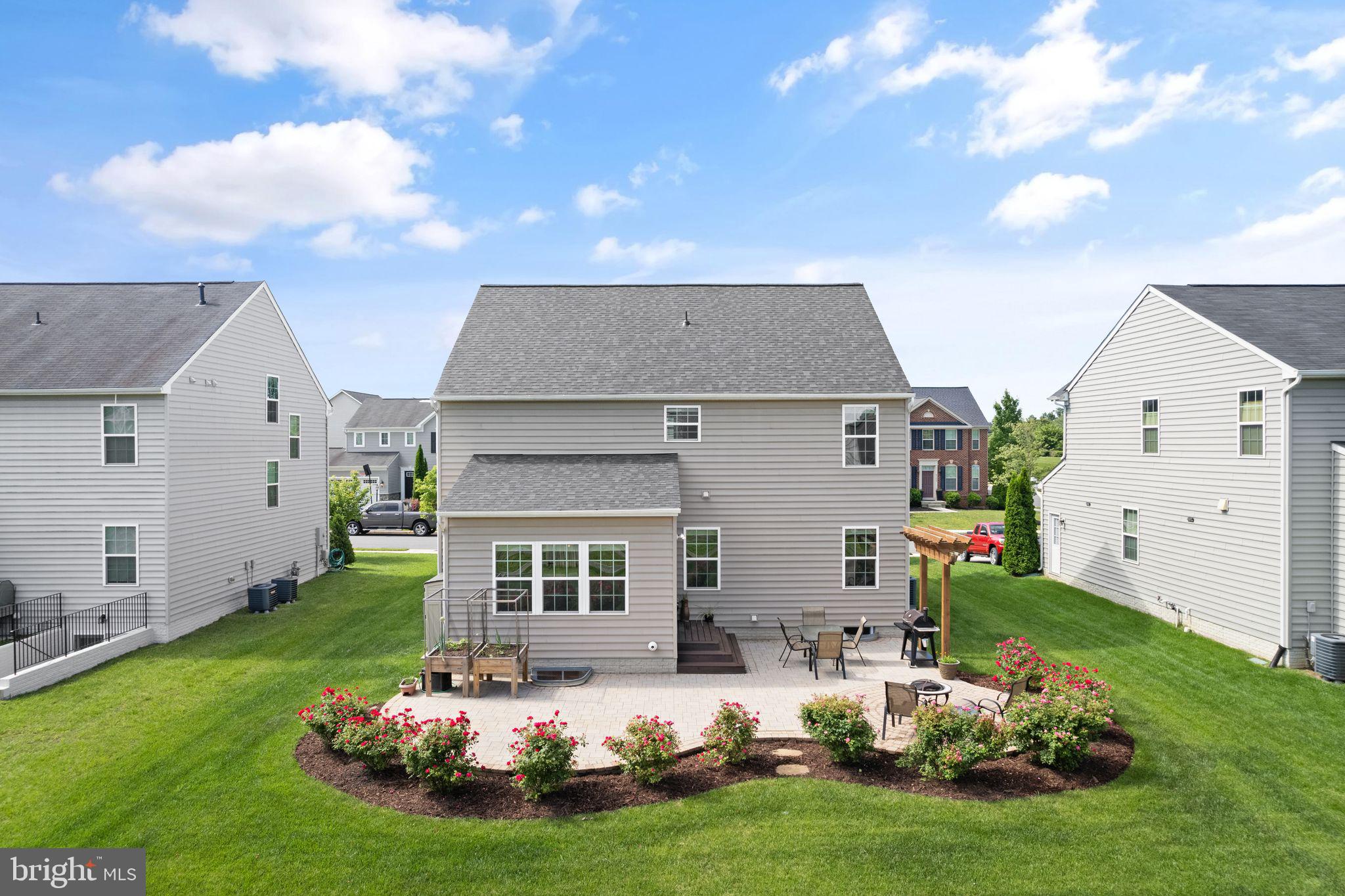 LOUDOUN CROSSING - Residential