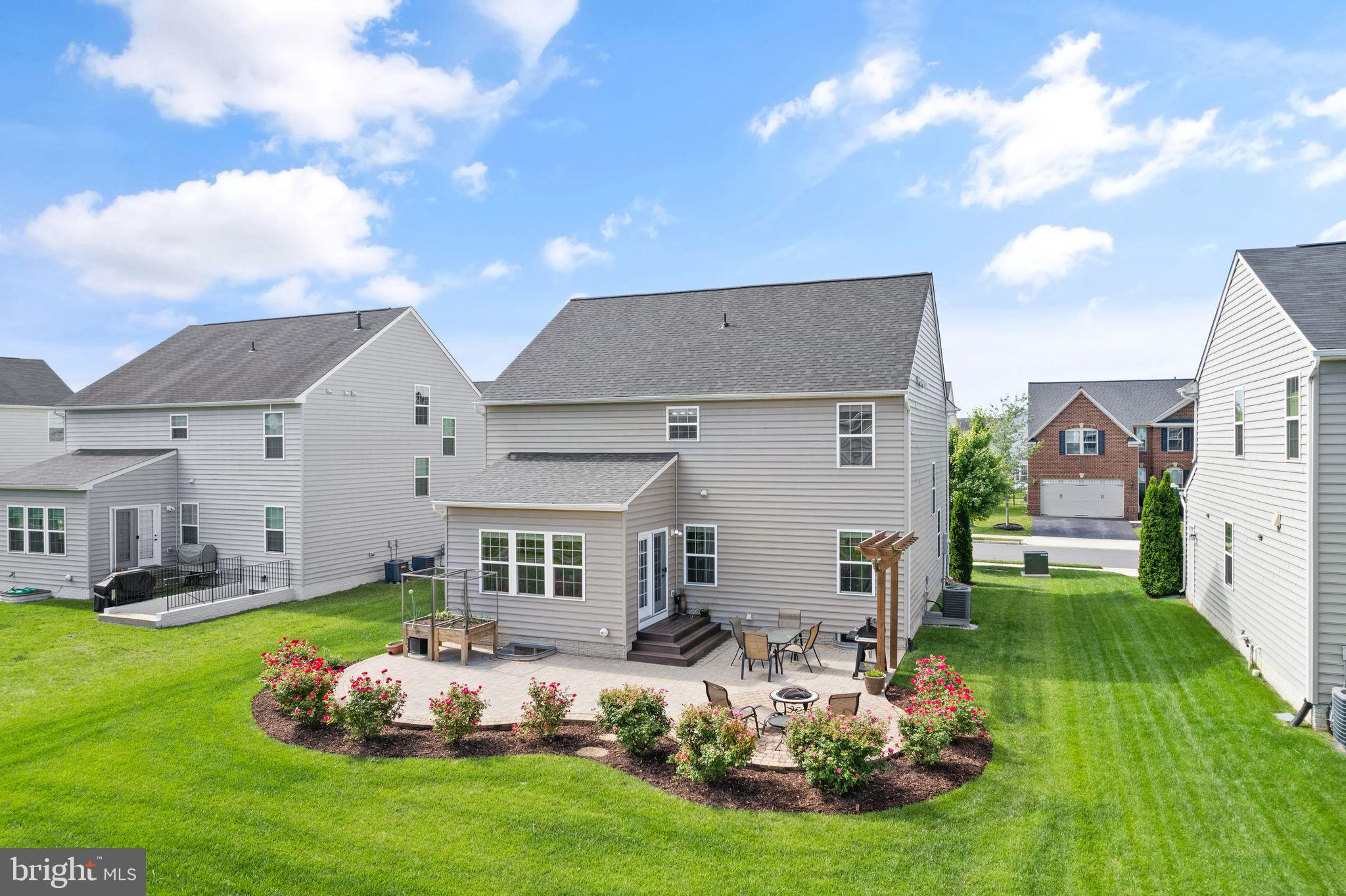 LOUDOUN CROSSING - Residential