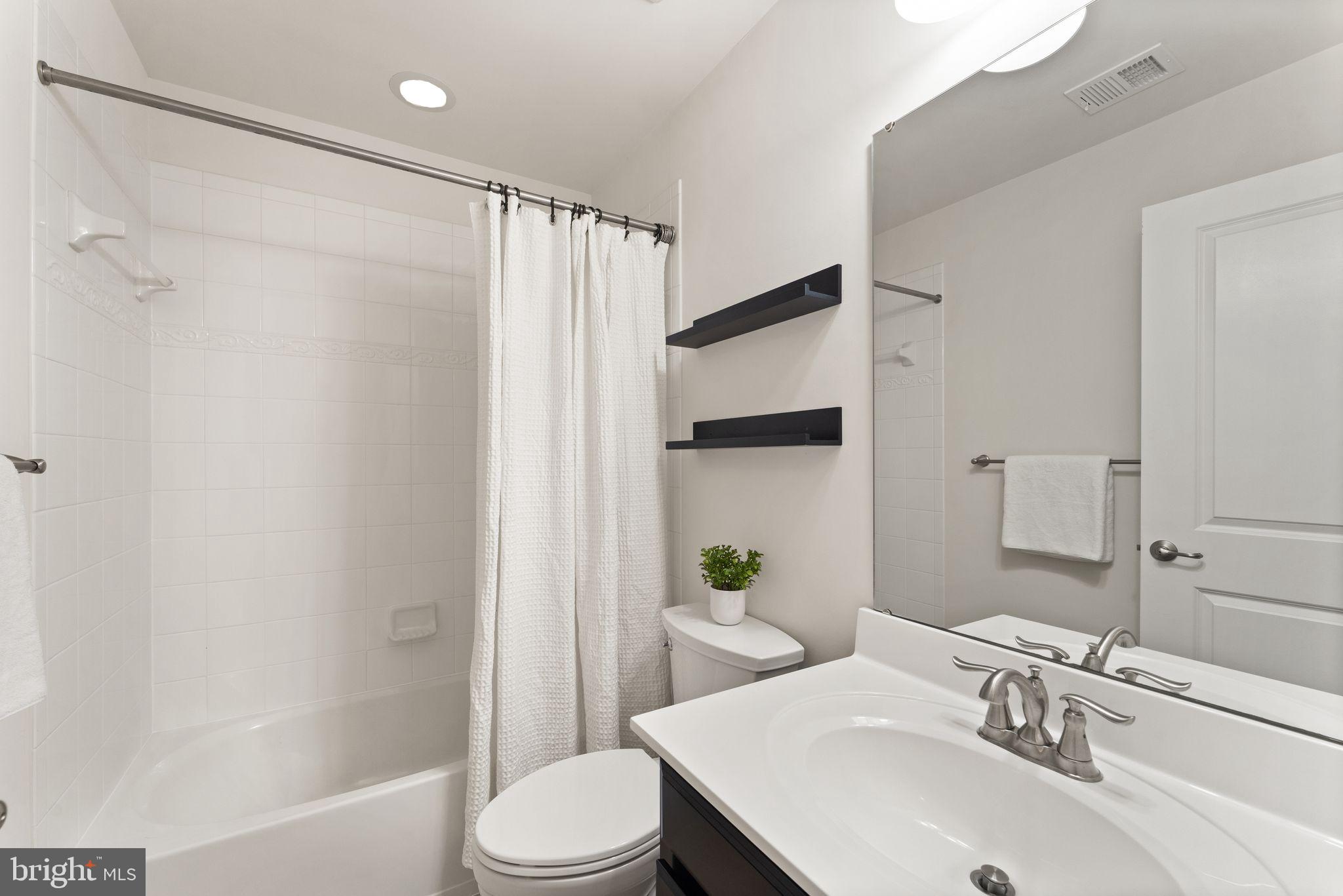 LOUDOUN CROSSING - Residential