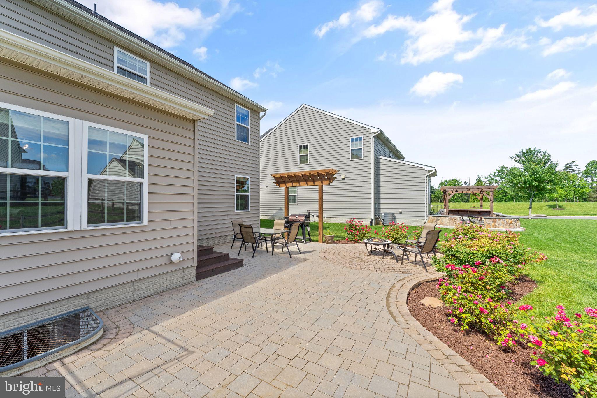 LOUDOUN CROSSING - Residential