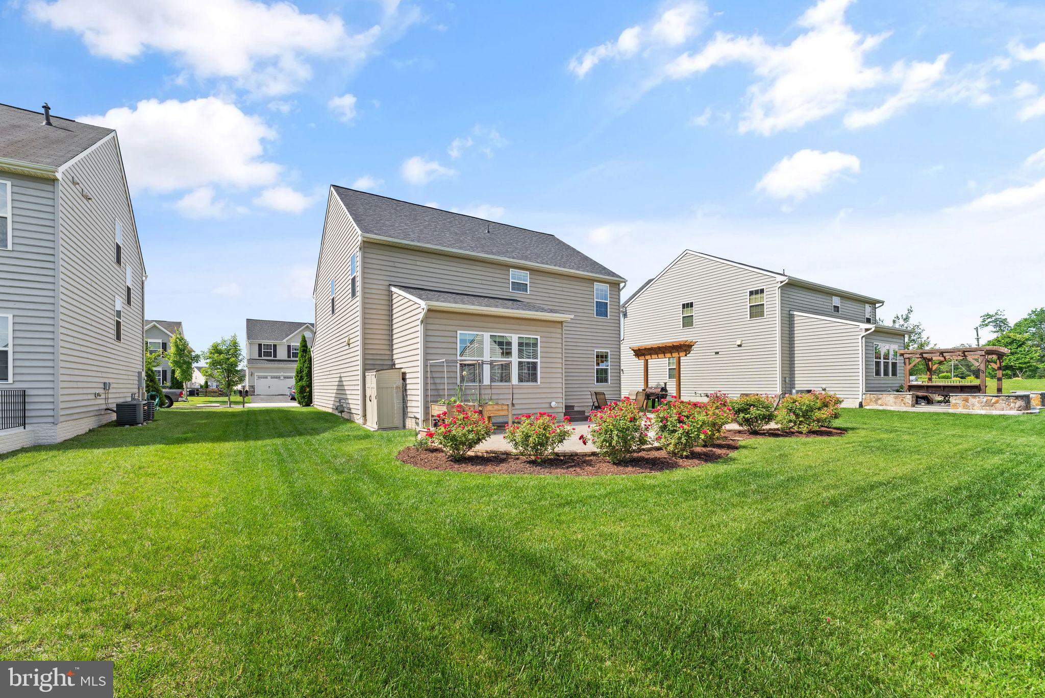 LOUDOUN CROSSING - Residential