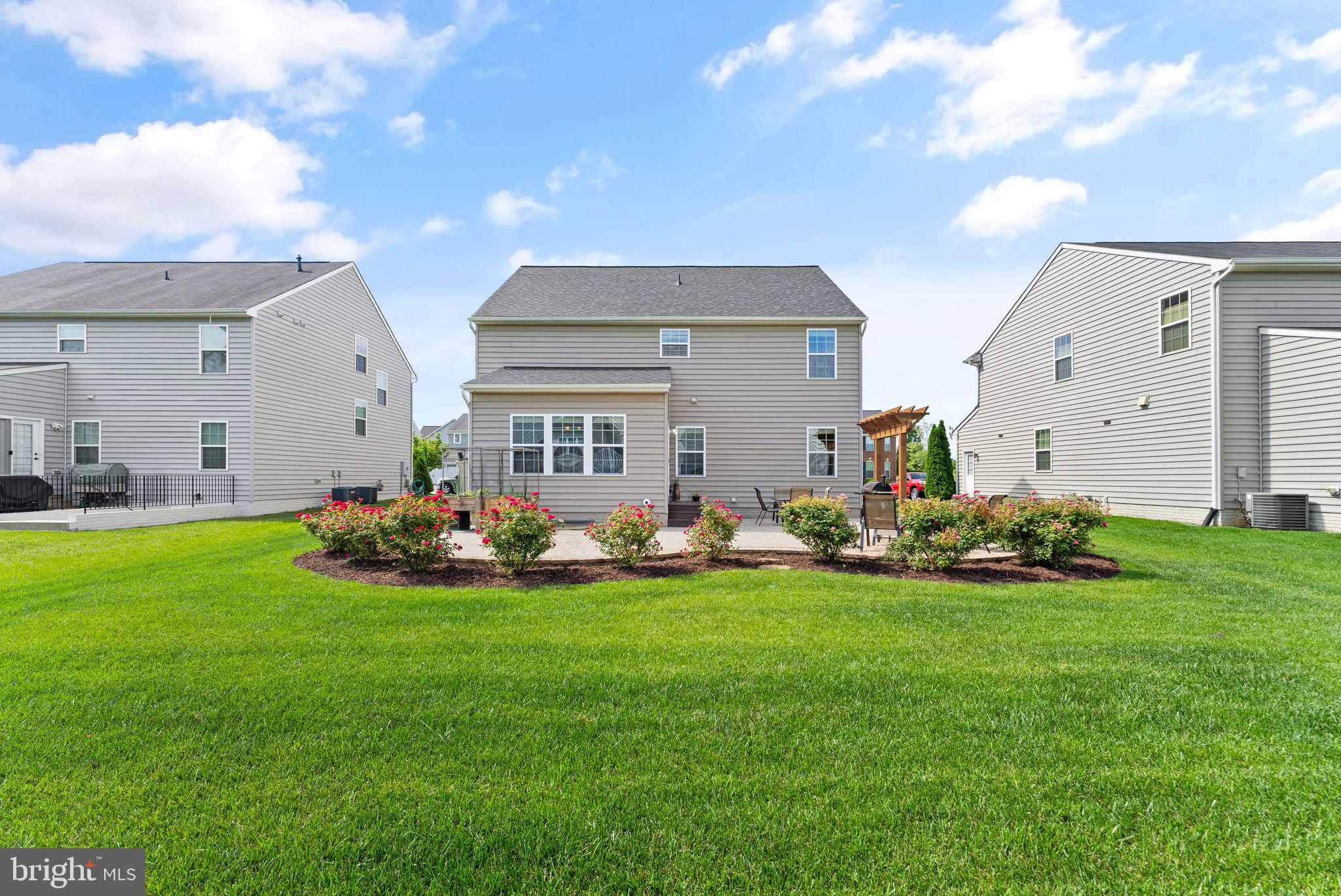 LOUDOUN CROSSING - Residential