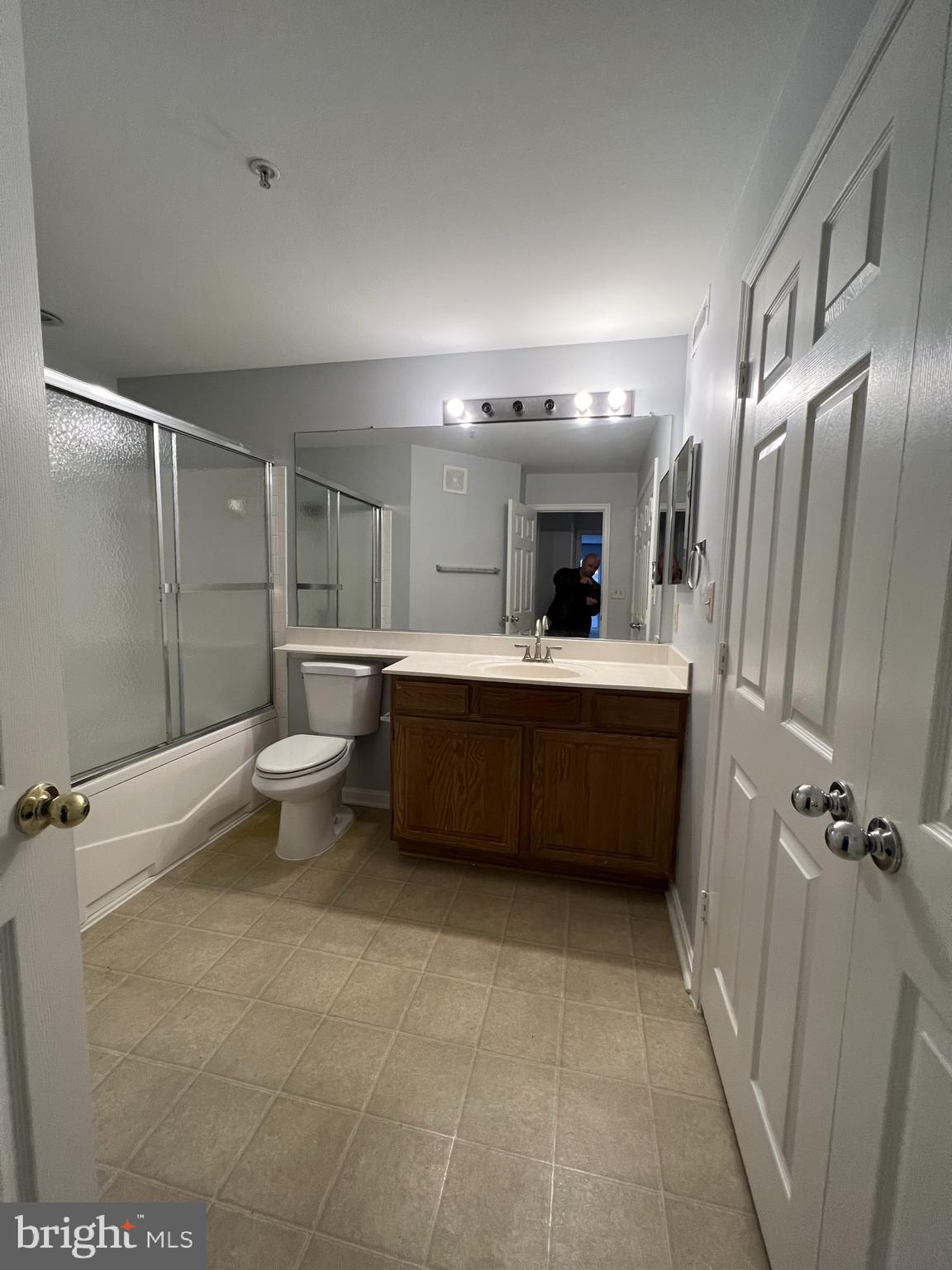 SILVERBROOK WOOD - Residential Lease