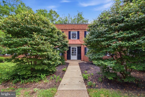 Photo of 5006 Columbia Pike #3, ARLINGTON, VA 22204 (MLS # VAAR2079368)