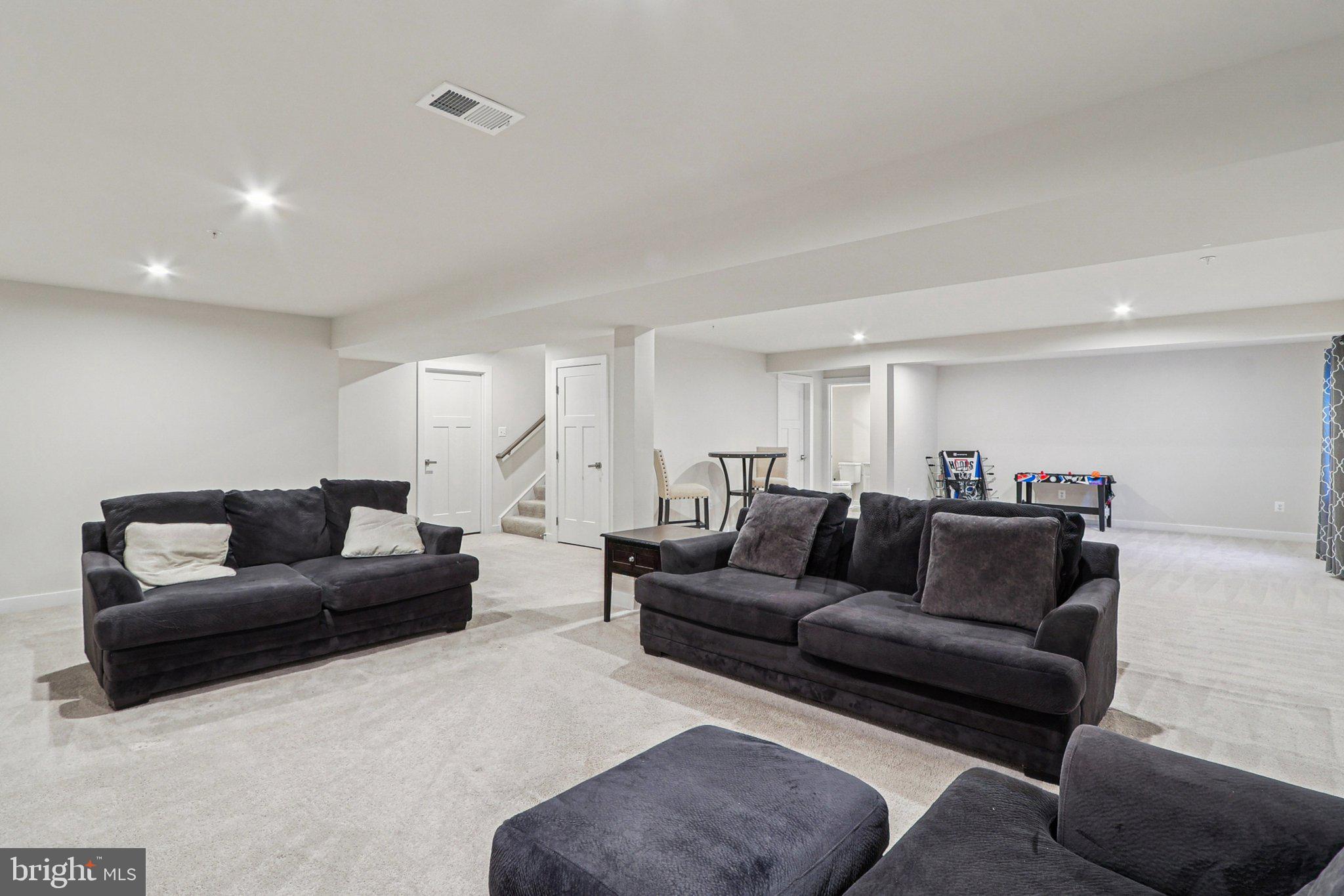 CHRISTOPHER POINTE - Residential