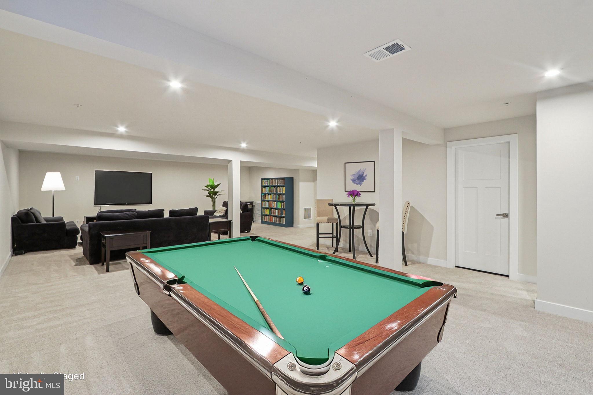 CHRISTOPHER POINTE - Residential