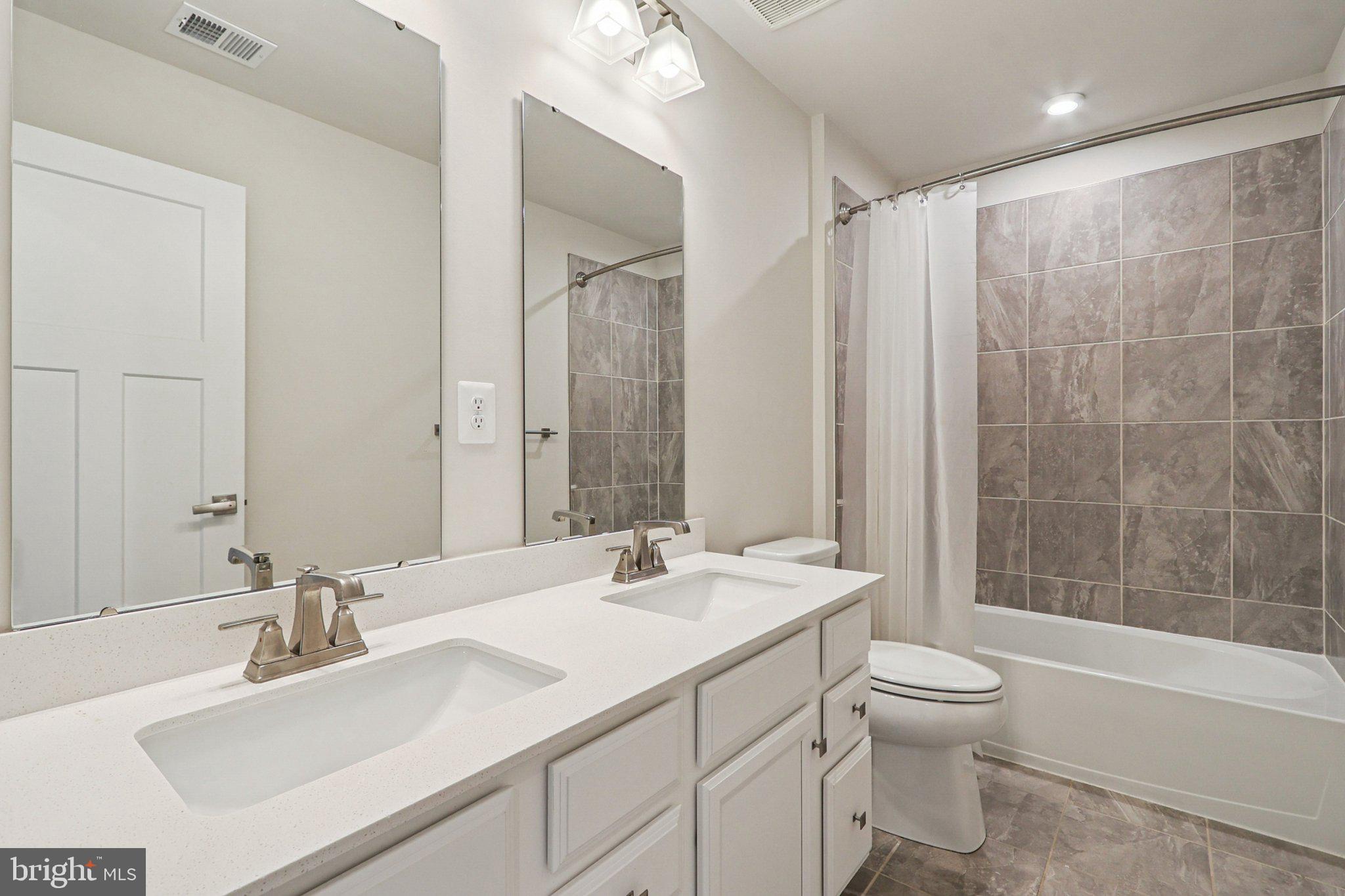 CHRISTOPHER POINTE - Residential