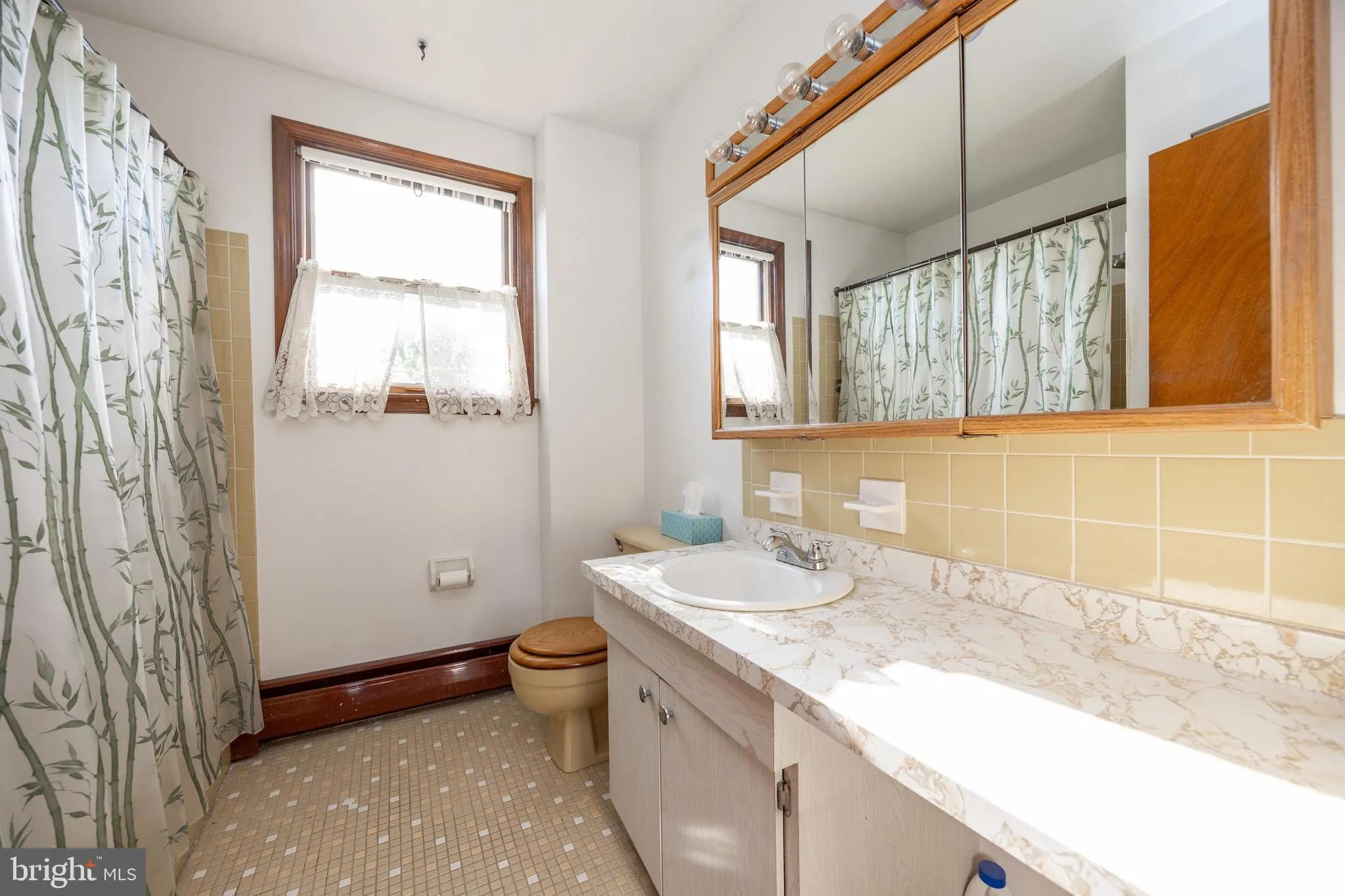 Norristown, Pennsylvania 19403, United States, 4 Bedrooms Bedrooms, ,3 BathroomsBathrooms,Residential,Pending,135177