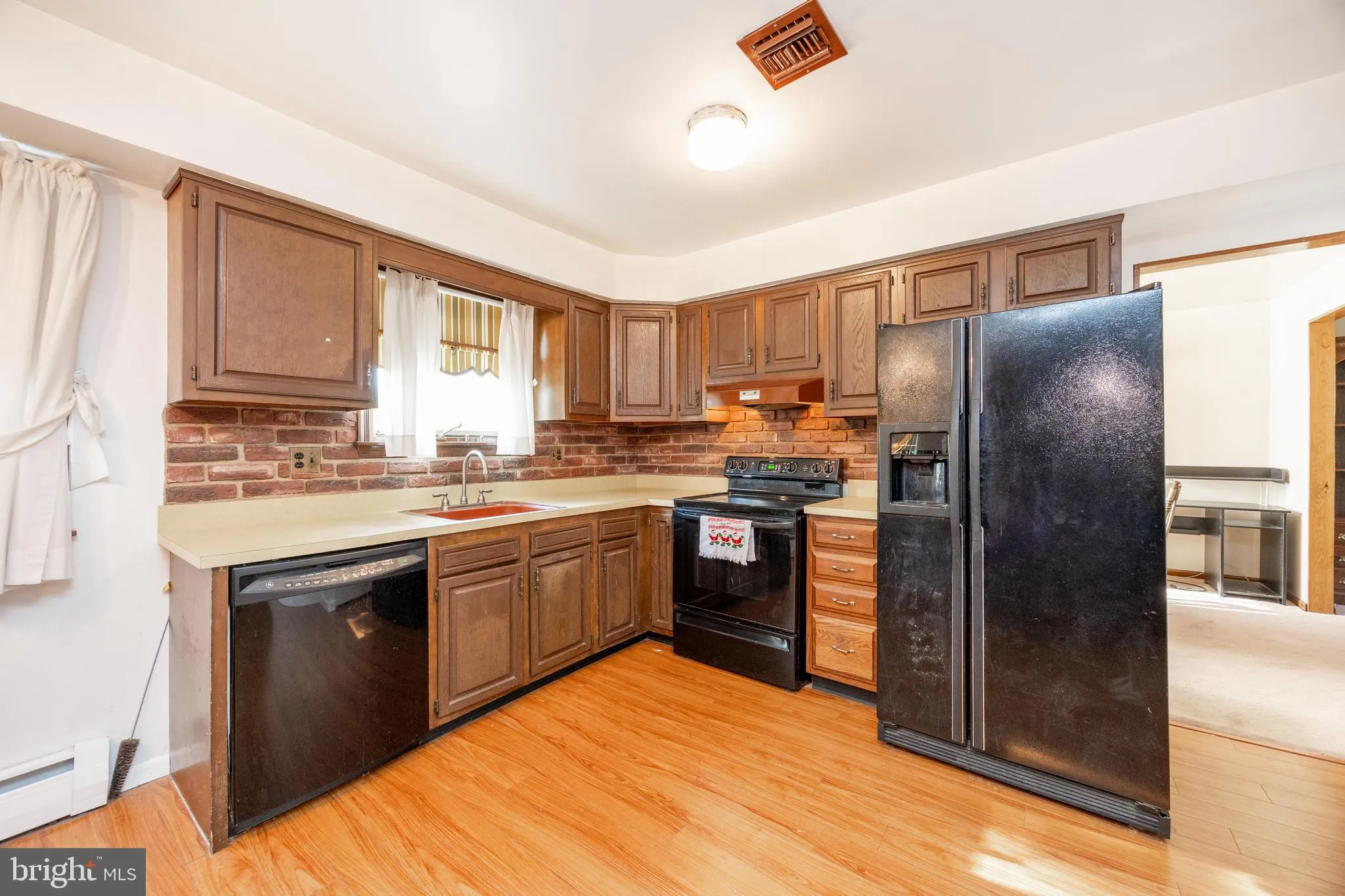 Norristown, Pennsylvania 19403, United States, 4 Bedrooms Bedrooms, ,3 BathroomsBathrooms,Residential,Pending,135177