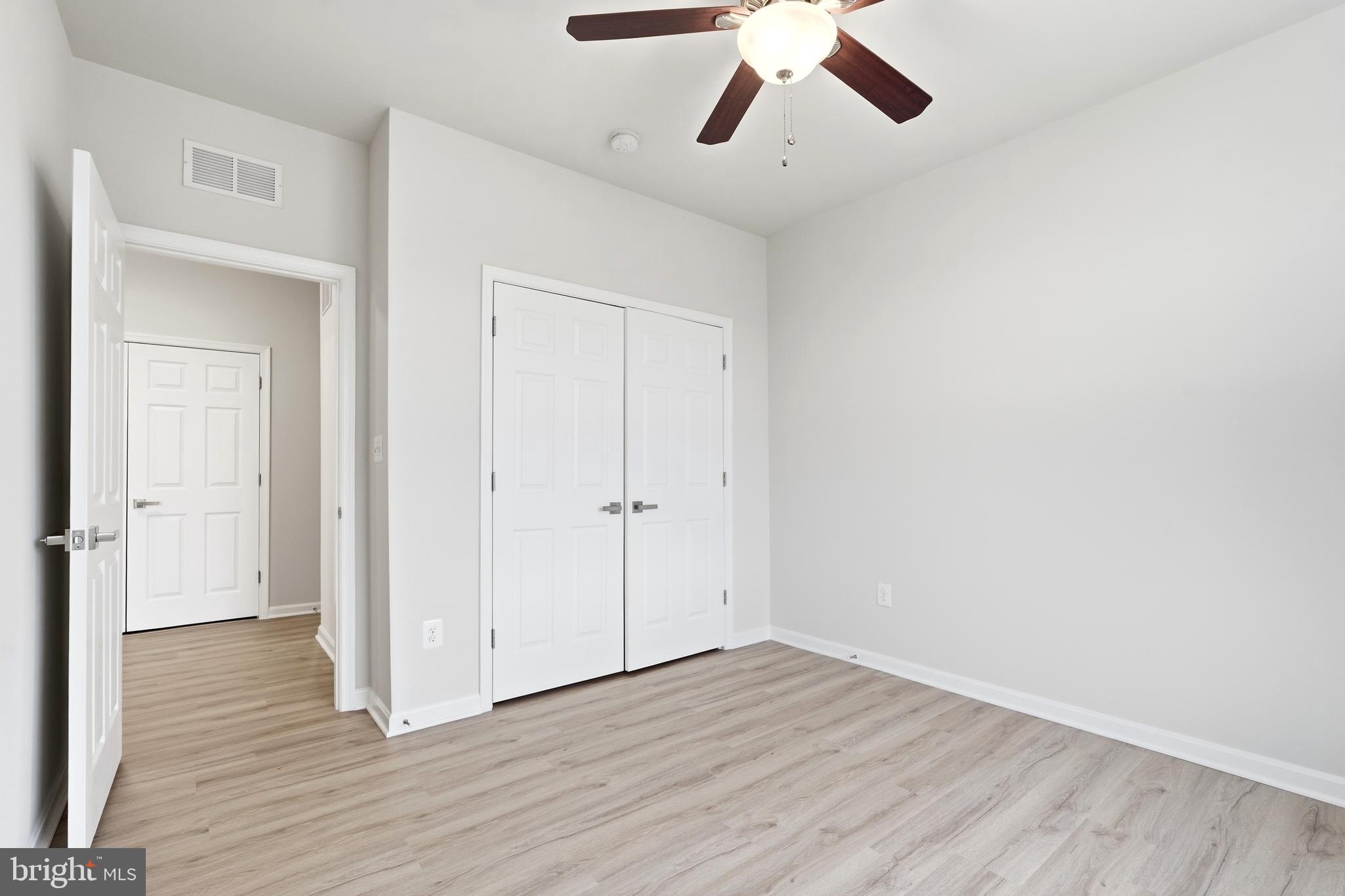 RESIDENCES AT DULLES PRK - Residential