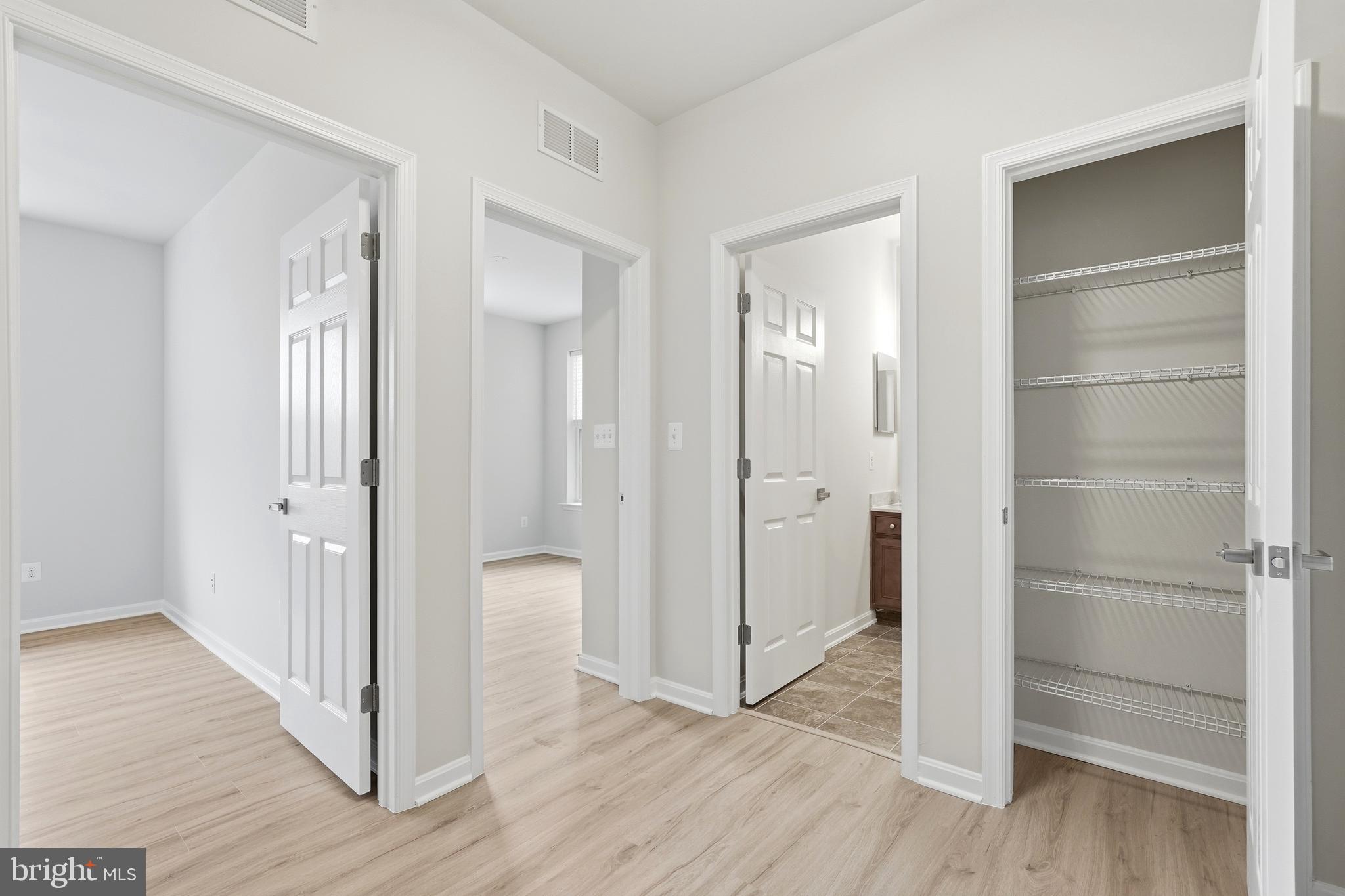 RESIDENCES AT DULLES PRK - Residential