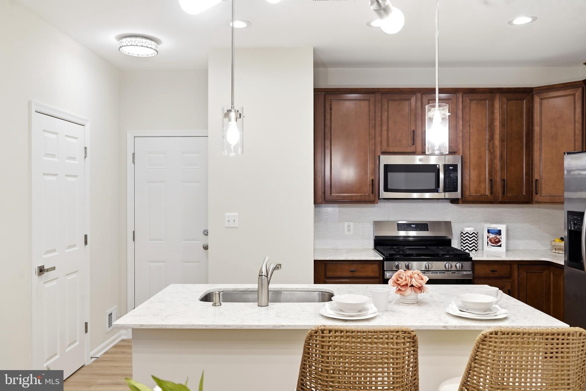 RESIDENCES AT DULLES PRK - Residential