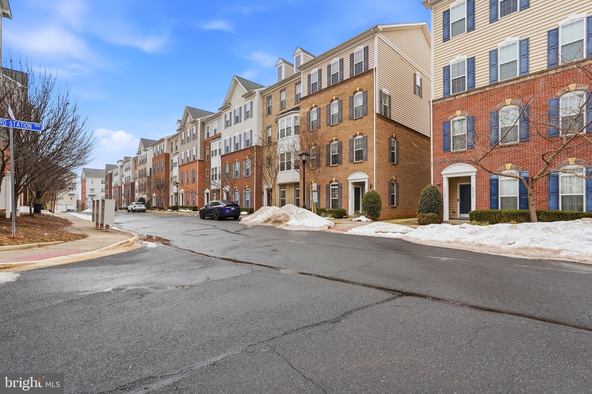 RESIDENCES AT DULLES PRK - Residential