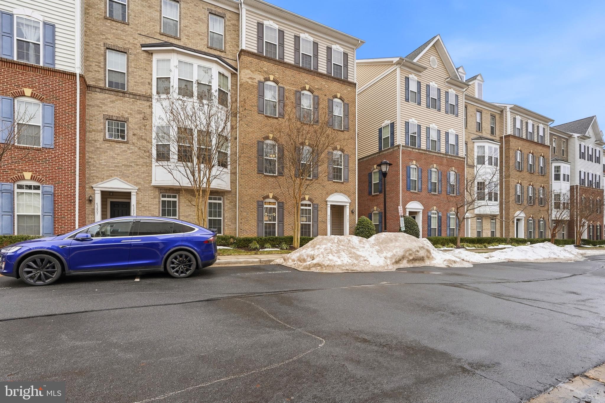 RESIDENCES AT DULLES PRK - Residential