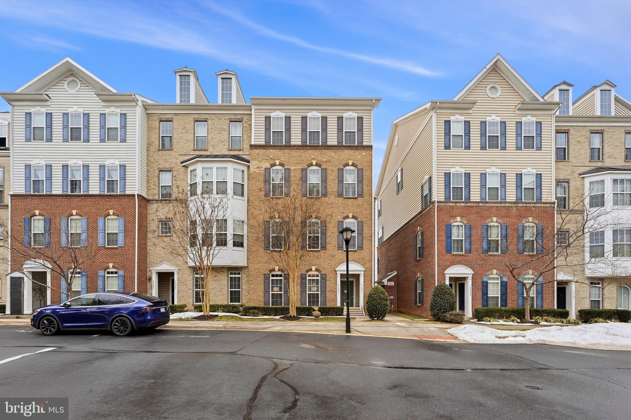 RESIDENCES AT DULLES PRK - Residential