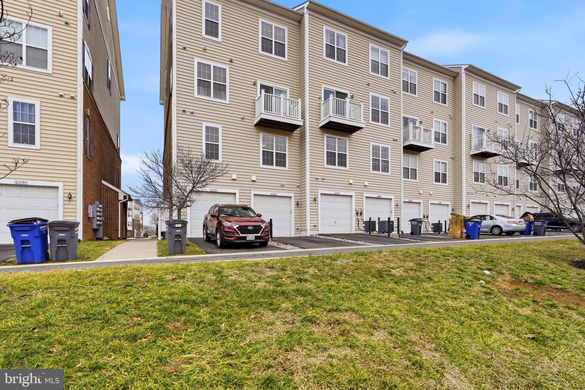 RESIDENCES AT DULLES PRK - Residential