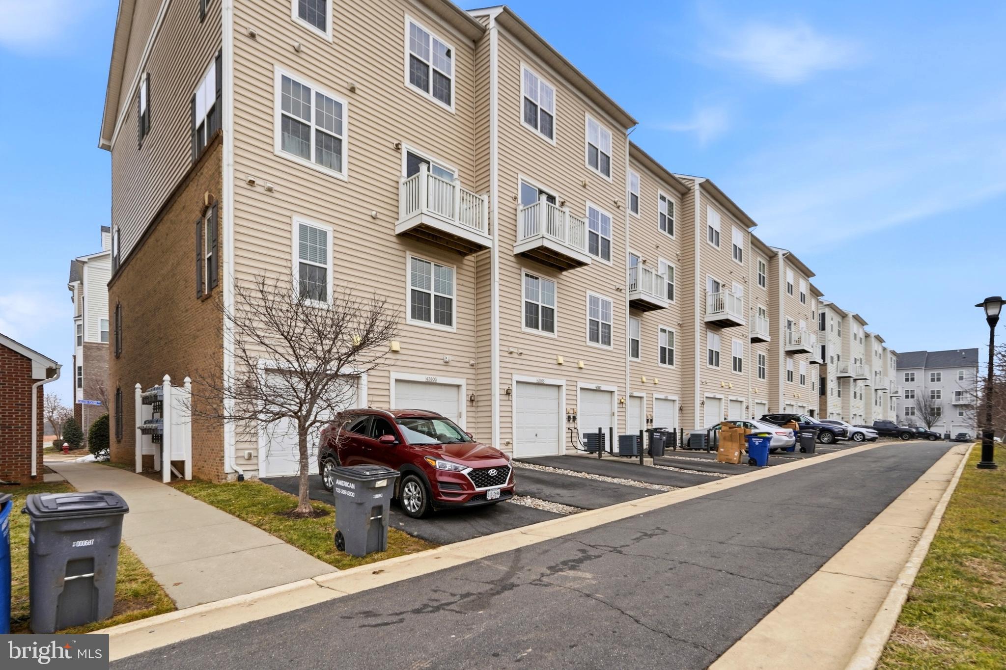 RESIDENCES AT DULLES PRK - Residential