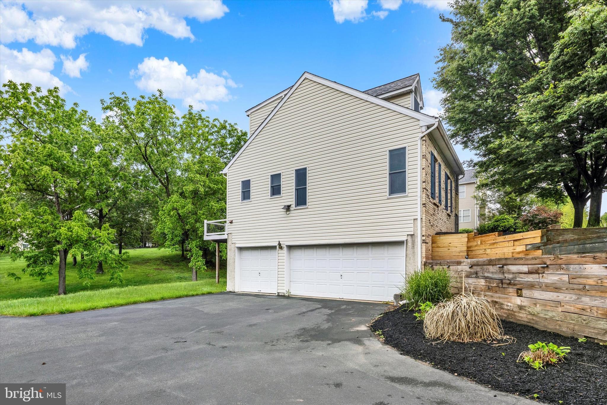 489 REGINALD LANE