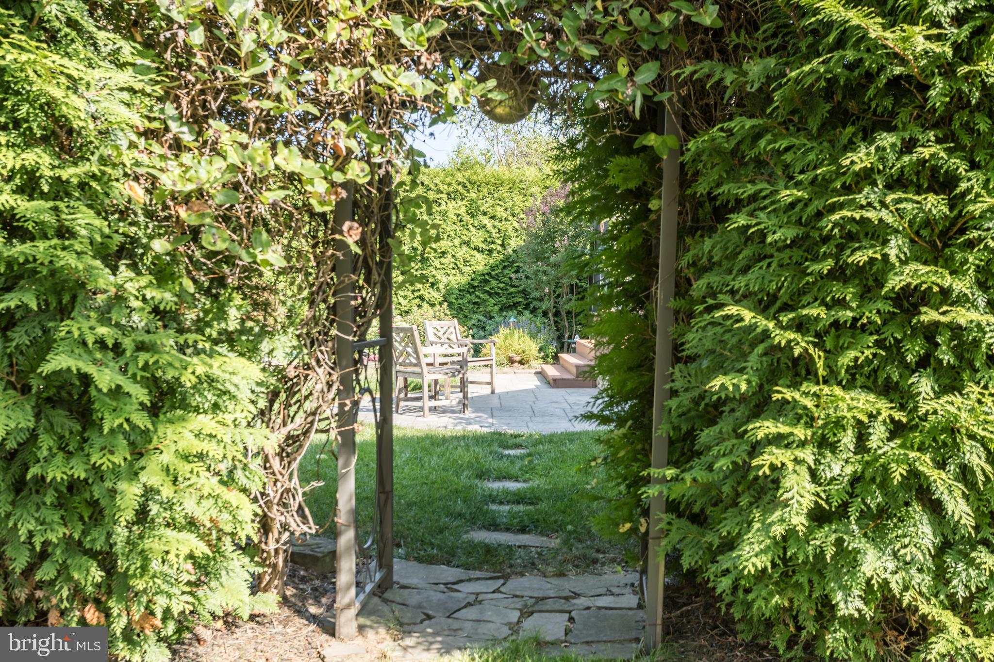 WAKELAND MANOR - Residential