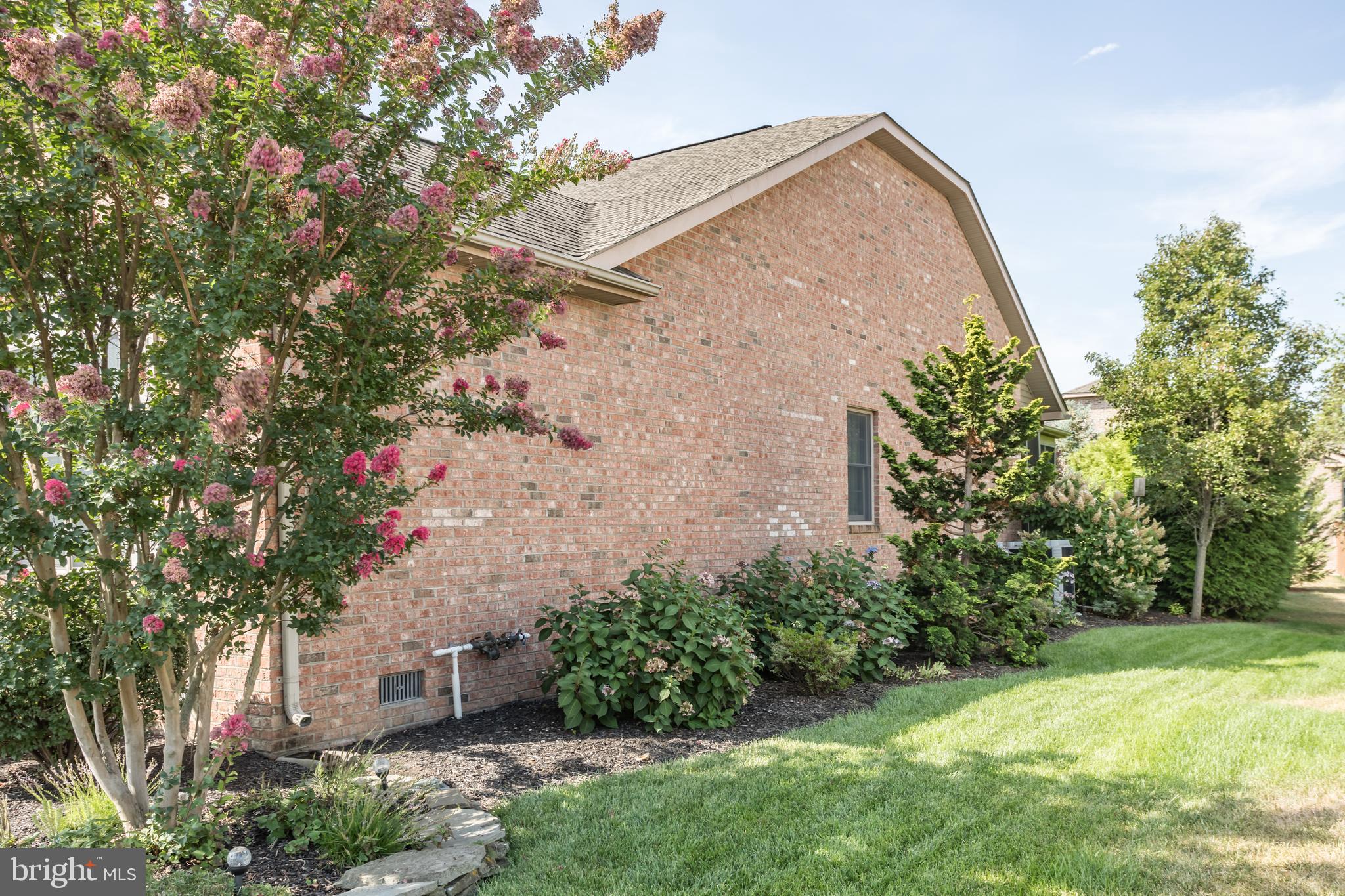 WAKELAND MANOR - Residential