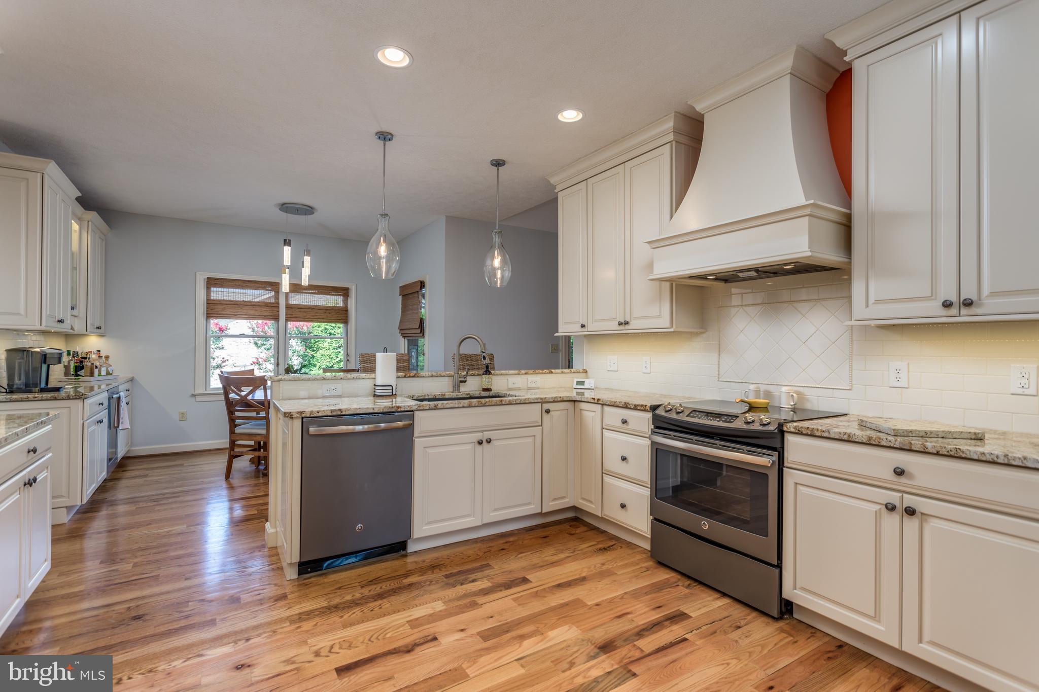 WAKELAND MANOR - Residential