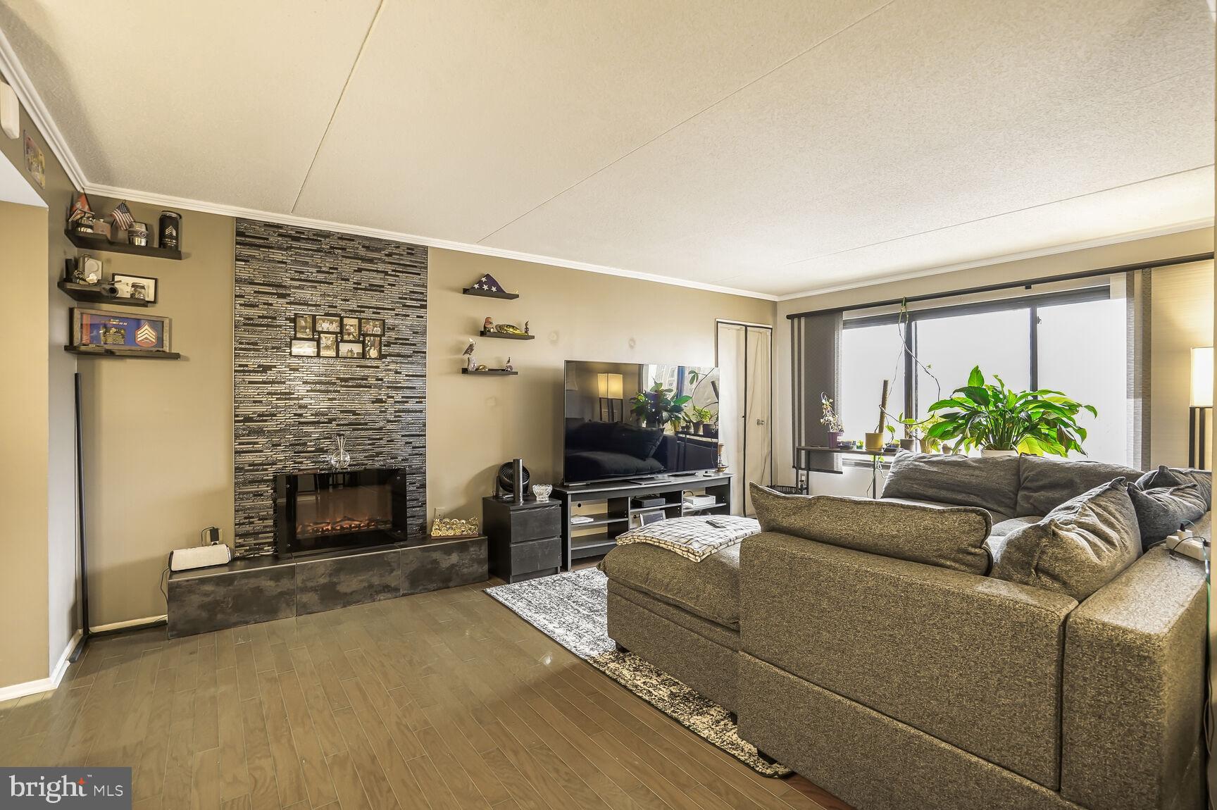 SENTINEL OF LANDMARK - Residential