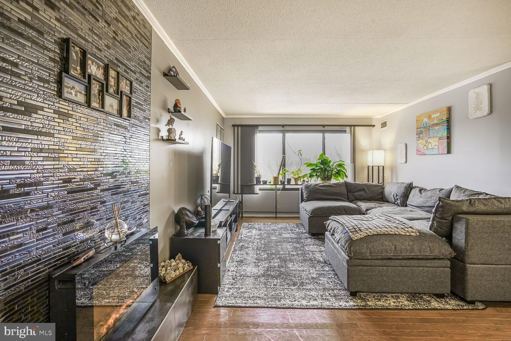 SENTINEL OF LANDMARK - Residential