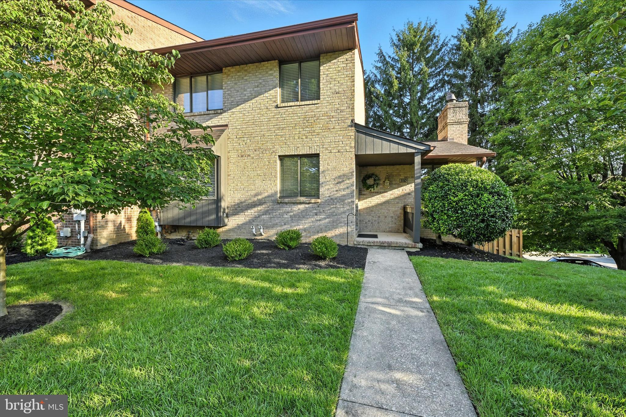 WELCOME home to this wonderful updated OAK MODEL END TOWNHOME! This seldom available end of group features an extra 500 Sq Ft of finished living space. On the main level, you will enjoy a lovely Family Rm with a Fireplace, Hardwood Fl, and custom built-ins. Enjoy the bright, modern Kitchen with white cabinetry and granite counters, and great table space - perfect for everyday enjoyment as well as entertaining. On to the Dining Rm with its white custom built-in unit. The spacious Living Rm affords access to the Deck - overlooking trees. The upper level features a spacious Primary Suite with its own Bath and generous closet space. Two additional bedrooms - both generously sized. A Skylit Hall has a full bath and a laundry chute. The lower level expands the living areas of this home to the max: A bright spacious add'l Family or recreation room with a fireplace and access to the patio and fence yard. This level also gives another finished room with custom built-ins and a picture window looking out to a private setting - possible 4th bdrm, fantastic Home Office of Exercise Area.
Additional features in the lower level: 3rd FULL BATH; a finished storage closet at the base of the stairway, and finally a generous laundry/utility/storage room with built-in shelving! Many updates are featured! A MUST SEE!