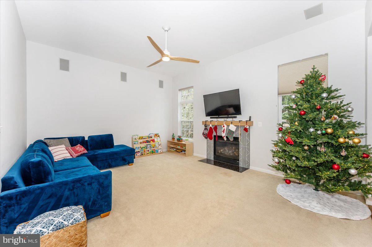 HERNDON CROSSING - Residential