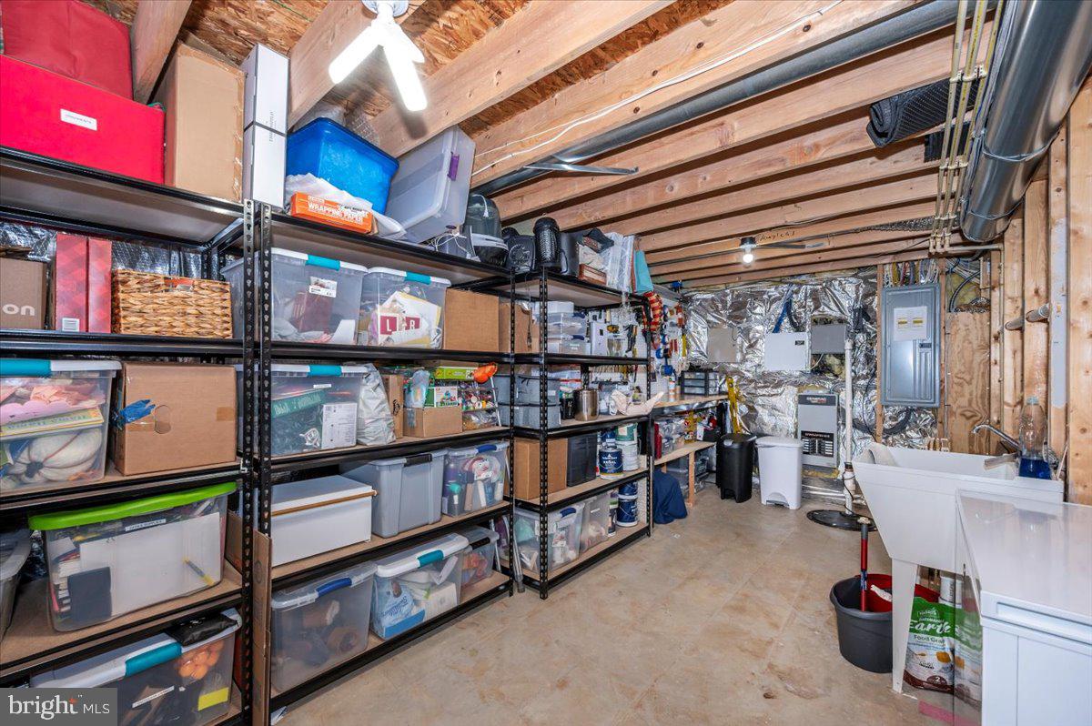 HERNDON CROSSING - Residential