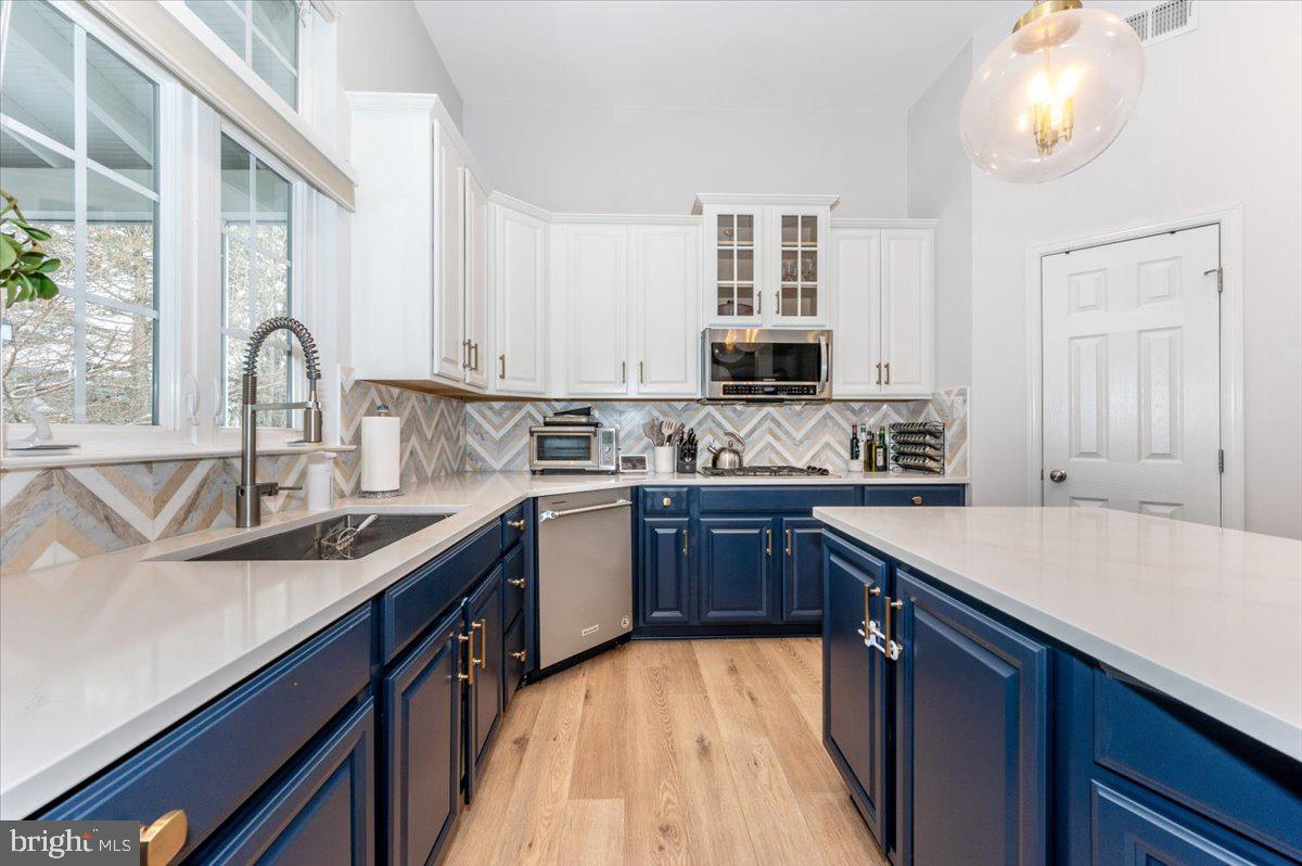 HERNDON CROSSING - Residential