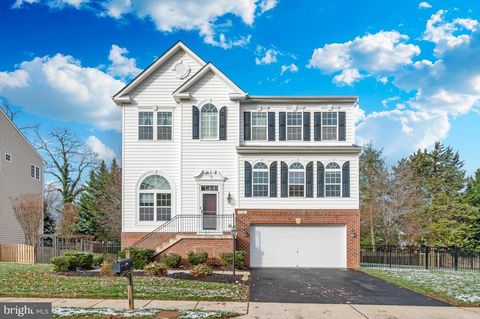 Photo of 1686 Winterwood Court, HERNDON, VA 20170 (MLS # VAFX2281766)
