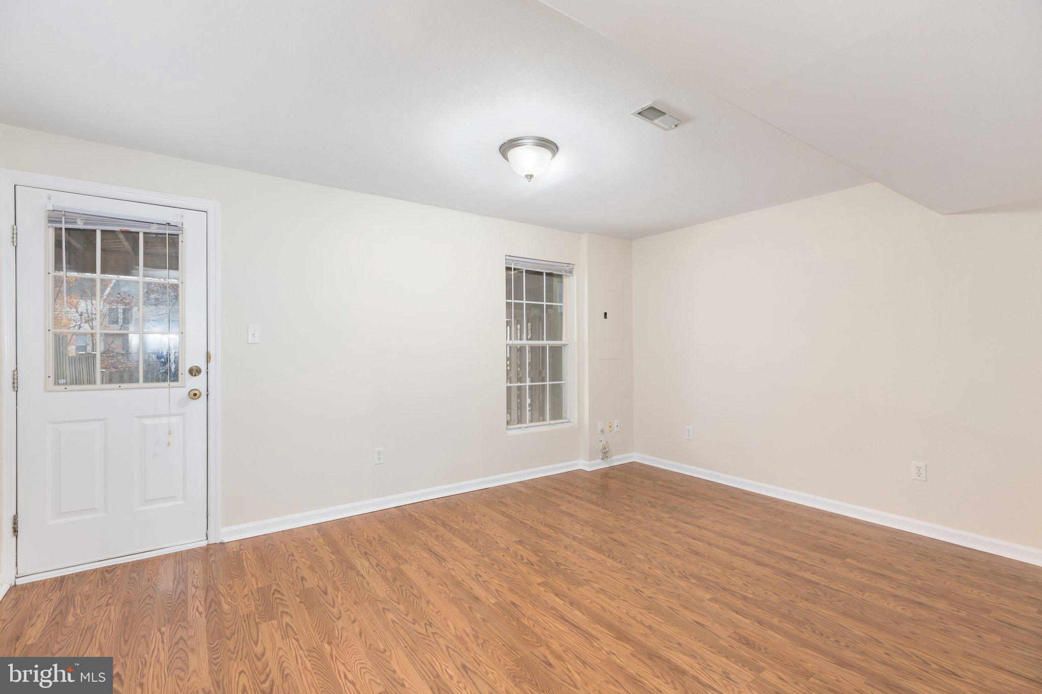 TURNBERRY VILLAGE - Residential Lease